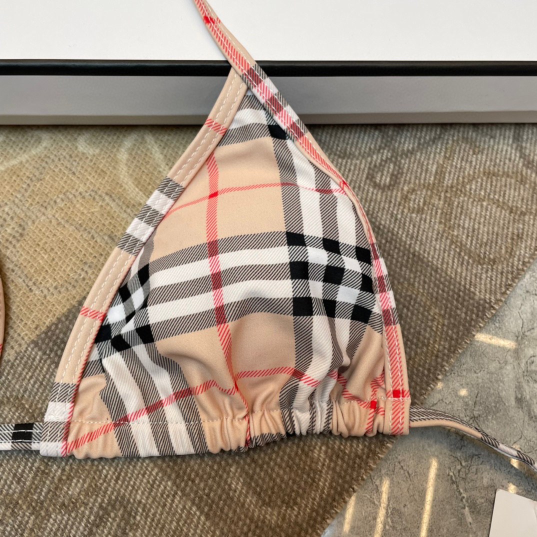  巴宝莉比基尼👙❤️😍🥰适合多种场景的游泳衣🏊‍♀️海边 游泳池 温泉 水上乐园 漂流都可以😌内搭外穿也