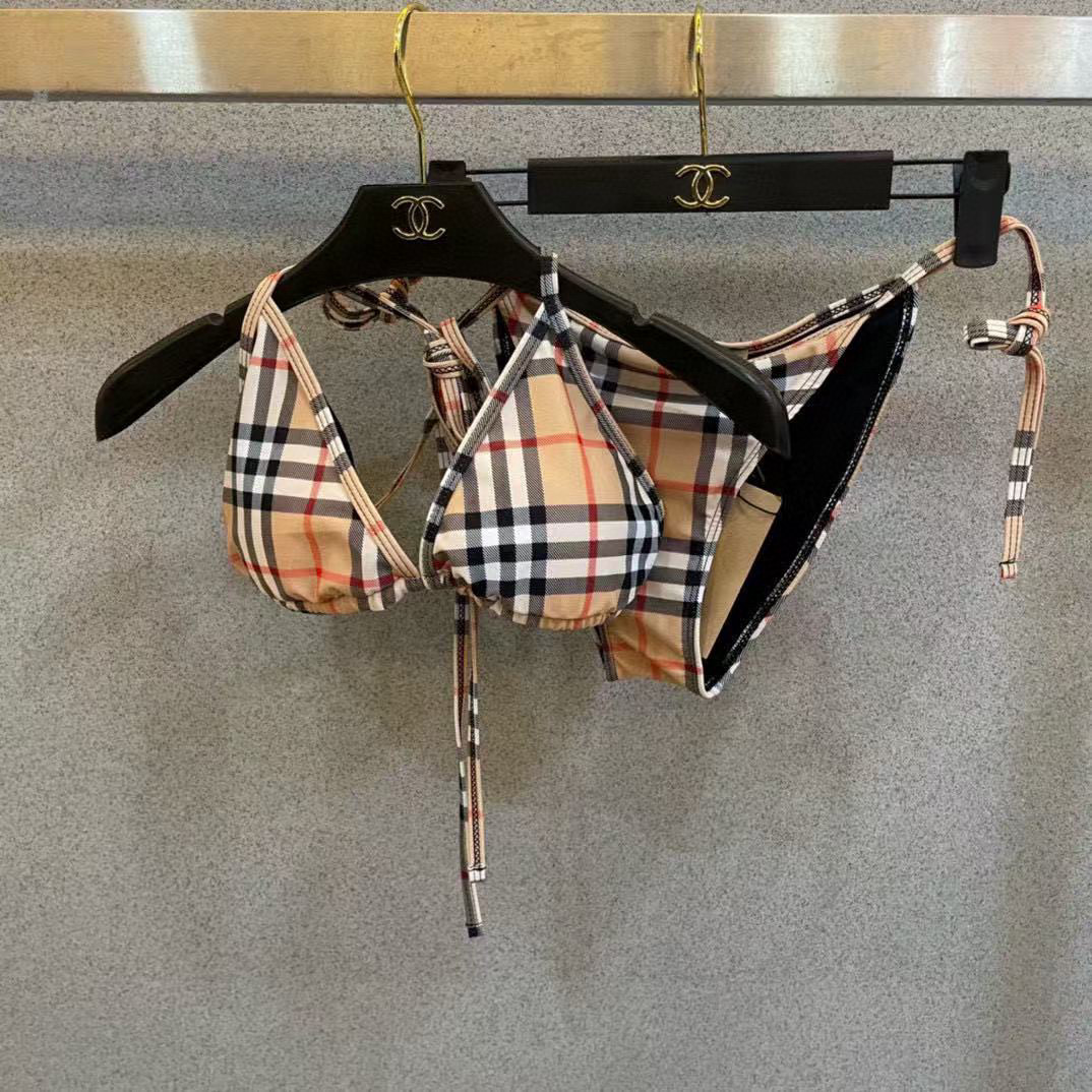 NO:375089,Burberry's new bikini highly recommends!  Authentic products are available, super temperament, suitable for various scenes, swimsuits, swimming pools, hot springs, water parks, rafting can be worn inside, and it is completely possible to wear the squamous design to cover the flesh and make the belly look tall, and it doesn't affect our beauty. The fabric is breathable and comfortable. Quick-drying elastic swimsuits are more comfortable to clean. S M L Xl swimsuits, swimsuits, bikinis, burberry, swimsuits, bikinis19860909巴宝莉 新款比基尼强烈推荐！正品有售 超显气质 适合多种场景的游泳衣♀海边 游泳池 温泉 水上乐园 漂流都可以内搭也完全可以 连体设计遮肉显高挑 腹部有点肉肉也不影响咱美美的 面料透气舒适.速干弹性的游泳衣更加帖肤易清洗 码数S M L Xl泳衣泳裤比基尼,泳衣，泳裤，比基尼,burberry,swimsuits,bikinis,accessory