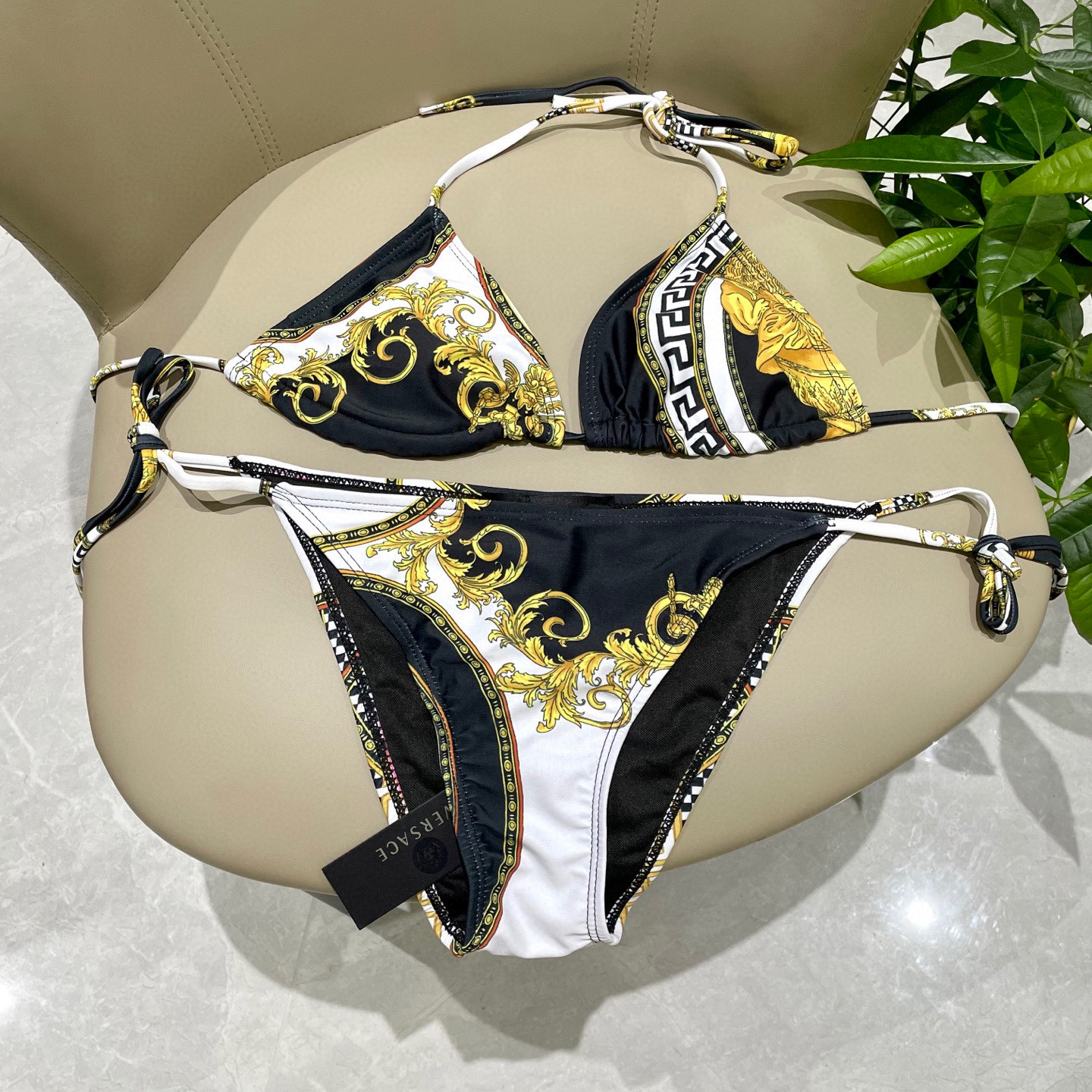  范思哲新款比基尼泳衣  😍🥰适合多种场景的游泳衣🏊‍♀️海边 游泳池 温泉 水上乐园 漂流都可以😌内搭