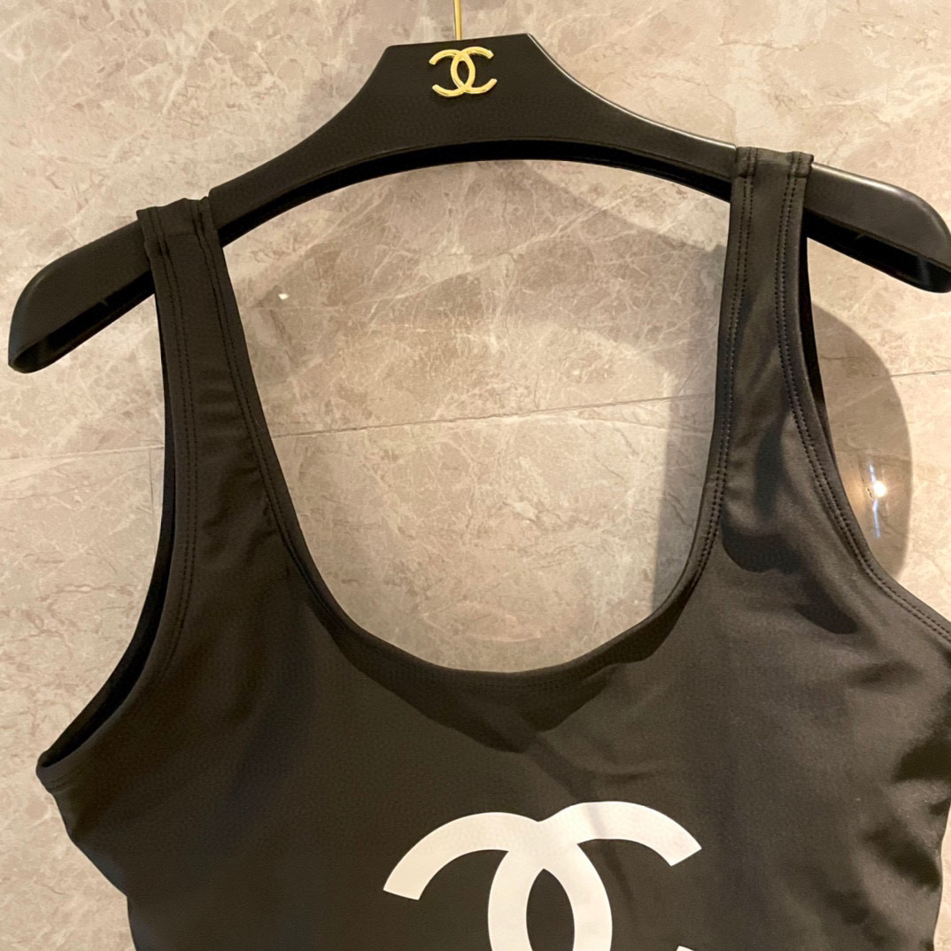  Chanel印花😍🥰适合多种场景的游泳衣🏊‍♀️海边 游泳池 温泉 水上乐园 漂流都可以😌内搭也完全可