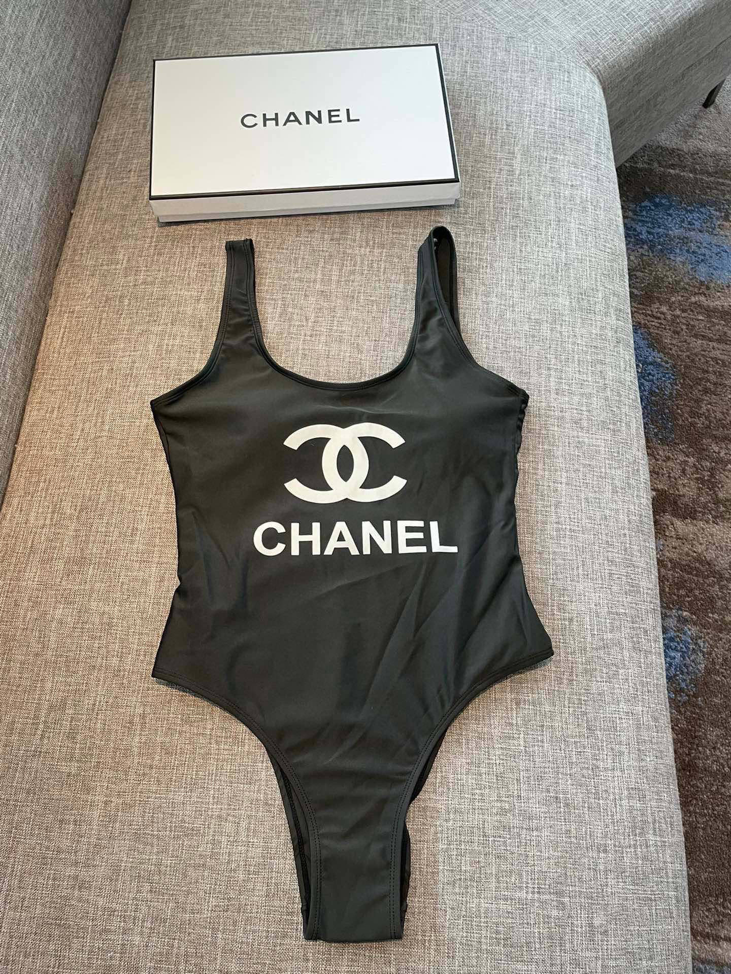  Chanel印花😍🥰适合多种场景的游泳衣🏊‍♀️海边 游泳池 温泉 水上乐园 漂流都可以😌内搭也完全可