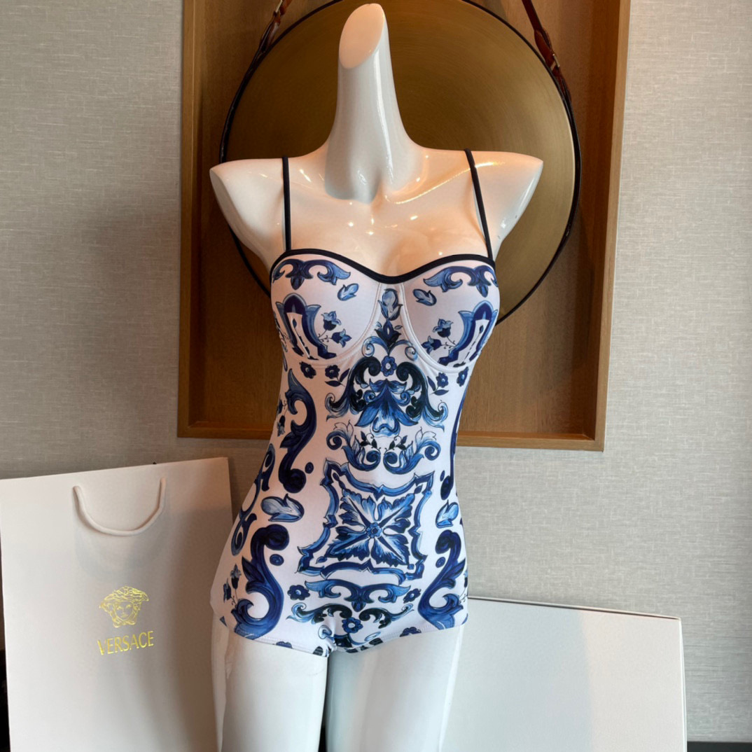  DG吊带钢托聚拢连体泳衣 性感女神🥰😍👙❤️😍🥰适合多种场景的游泳衣🏊‍♀️海边 游泳池 温泉 水上乐
