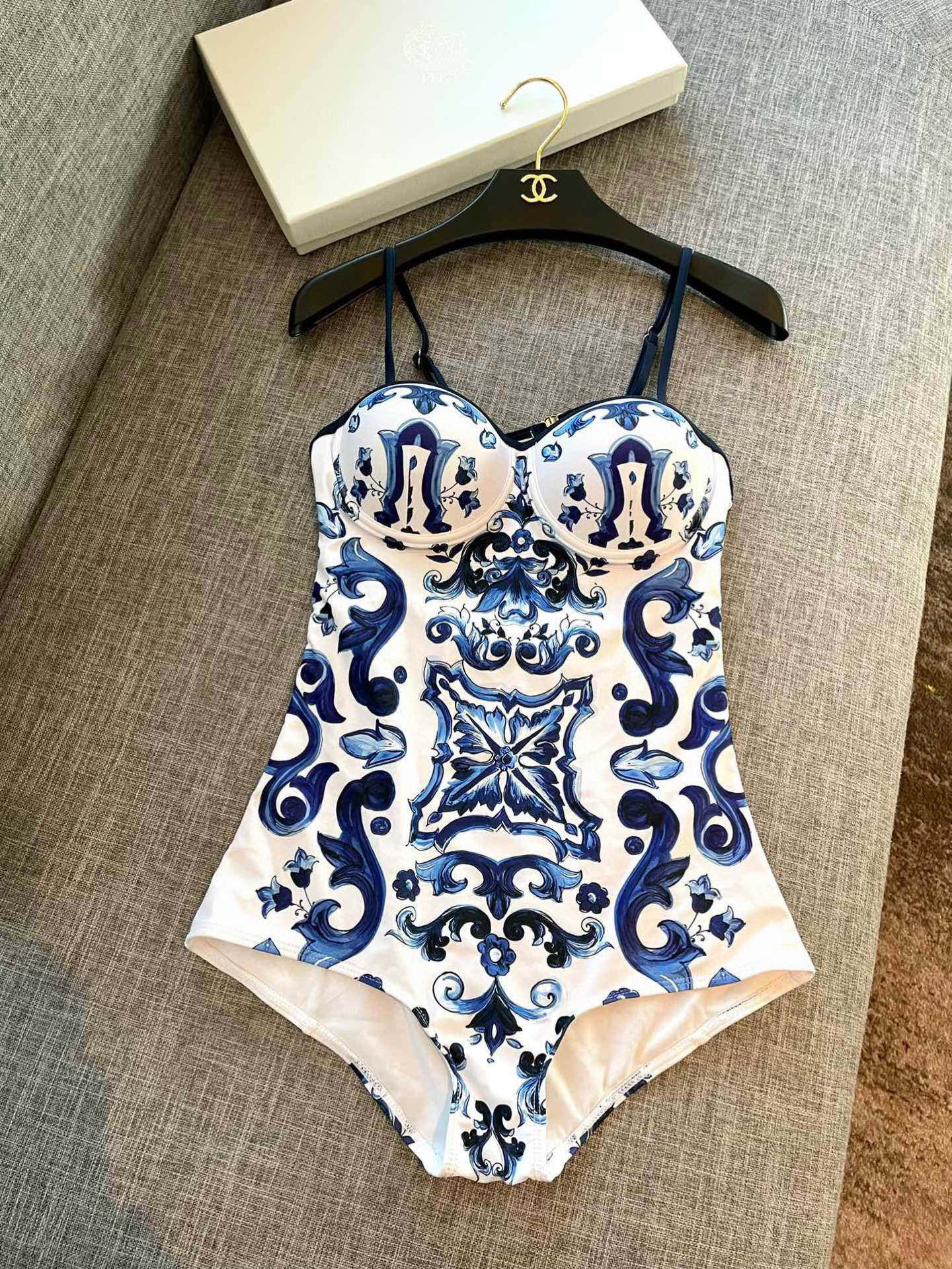  DG吊带钢托聚拢连体泳衣 性感女神🥰😍👙❤️😍🥰适合多种场景的游泳衣🏊‍♀️海边 游泳池 温泉 水上乐