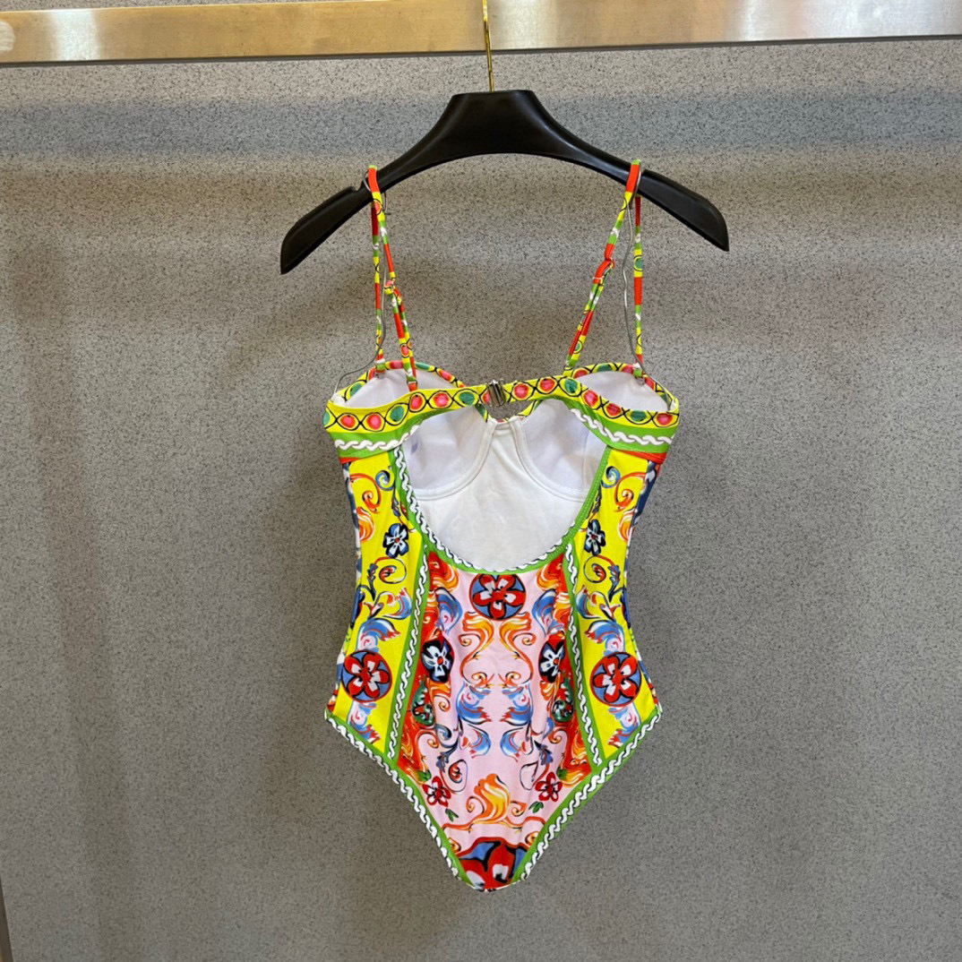 范思哲新款泳衣😍🥰适合多种场景的游泳衣🏊‍♀️海边 游泳池 温泉 水上乐园 漂流都可以😌内搭也完全可以