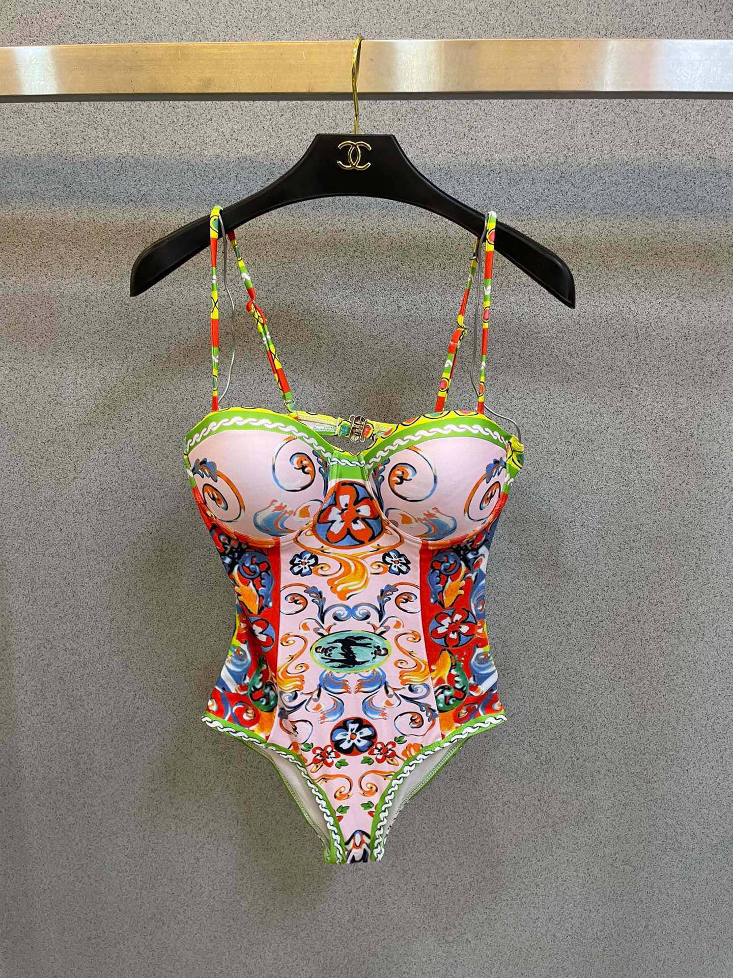  范思哲新款泳衣😍🥰适合多种场景的游泳衣🏊‍♀️海边 游泳池 温泉 水上乐园 漂流都可以😌内搭也完全可以