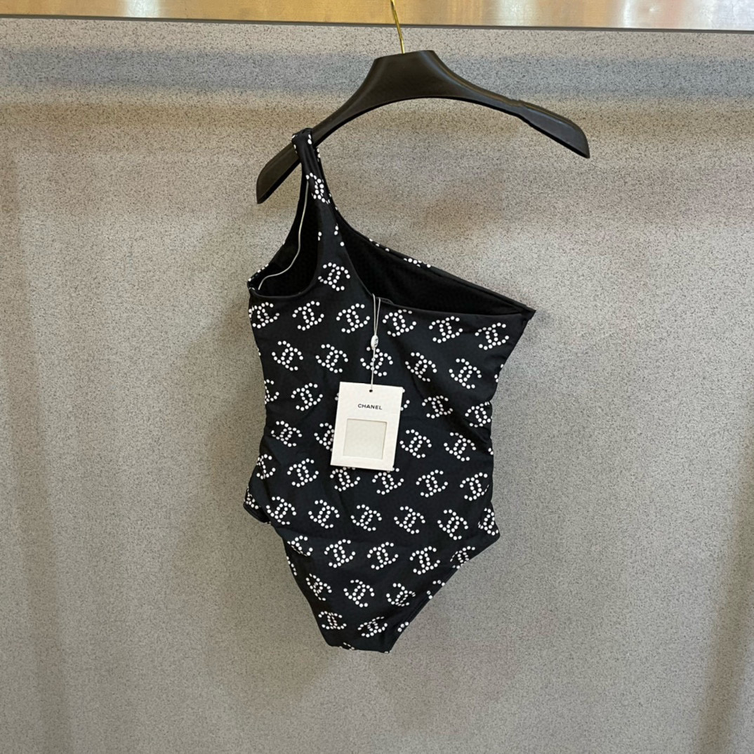  Chanel印花😍🥰适合多种场景的游泳衣🏊‍♀️海边 游泳池 温泉 水上乐园 漂流都可以😌内搭也完全可