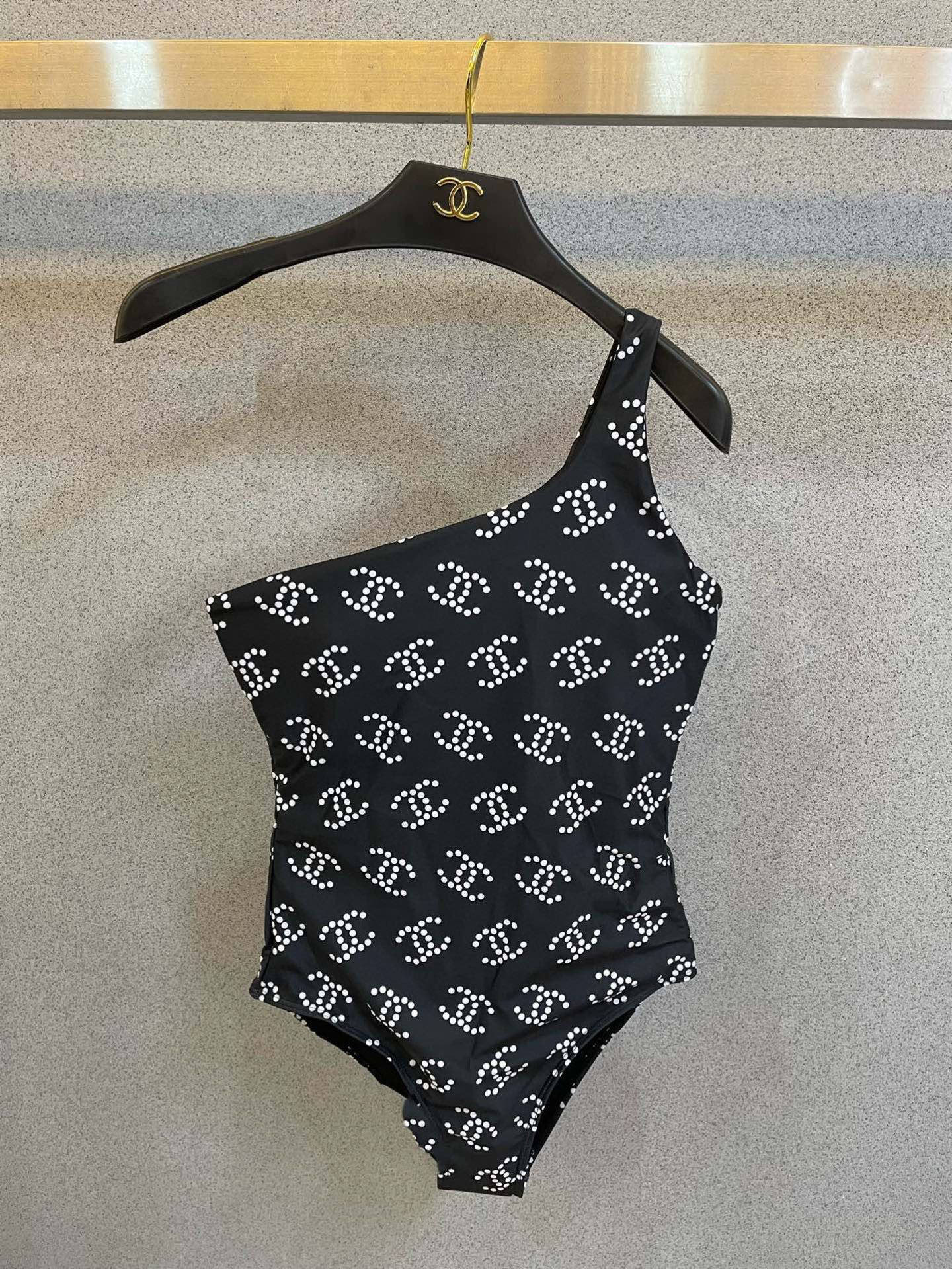  Chanel印花😍🥰适合多种场景的游泳衣🏊‍♀️海边 游泳池 温泉 水上乐园 漂流都可以😌内搭也完全可