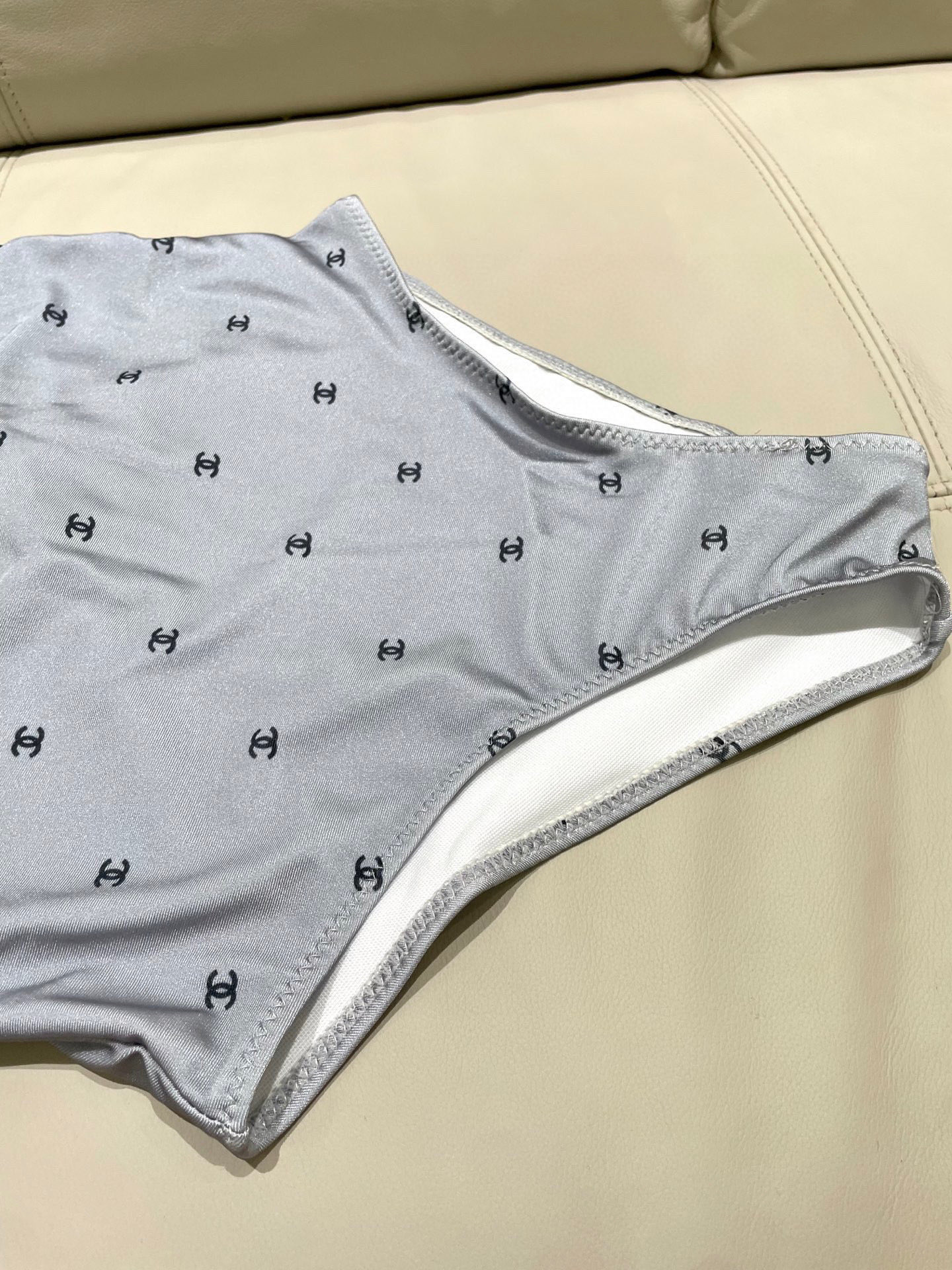  Chanel连体泳衣😍🥰适合多种场景的游泳衣🏊‍♀️海边 游泳池 温泉 水上乐园 漂流都可以😌内搭也完