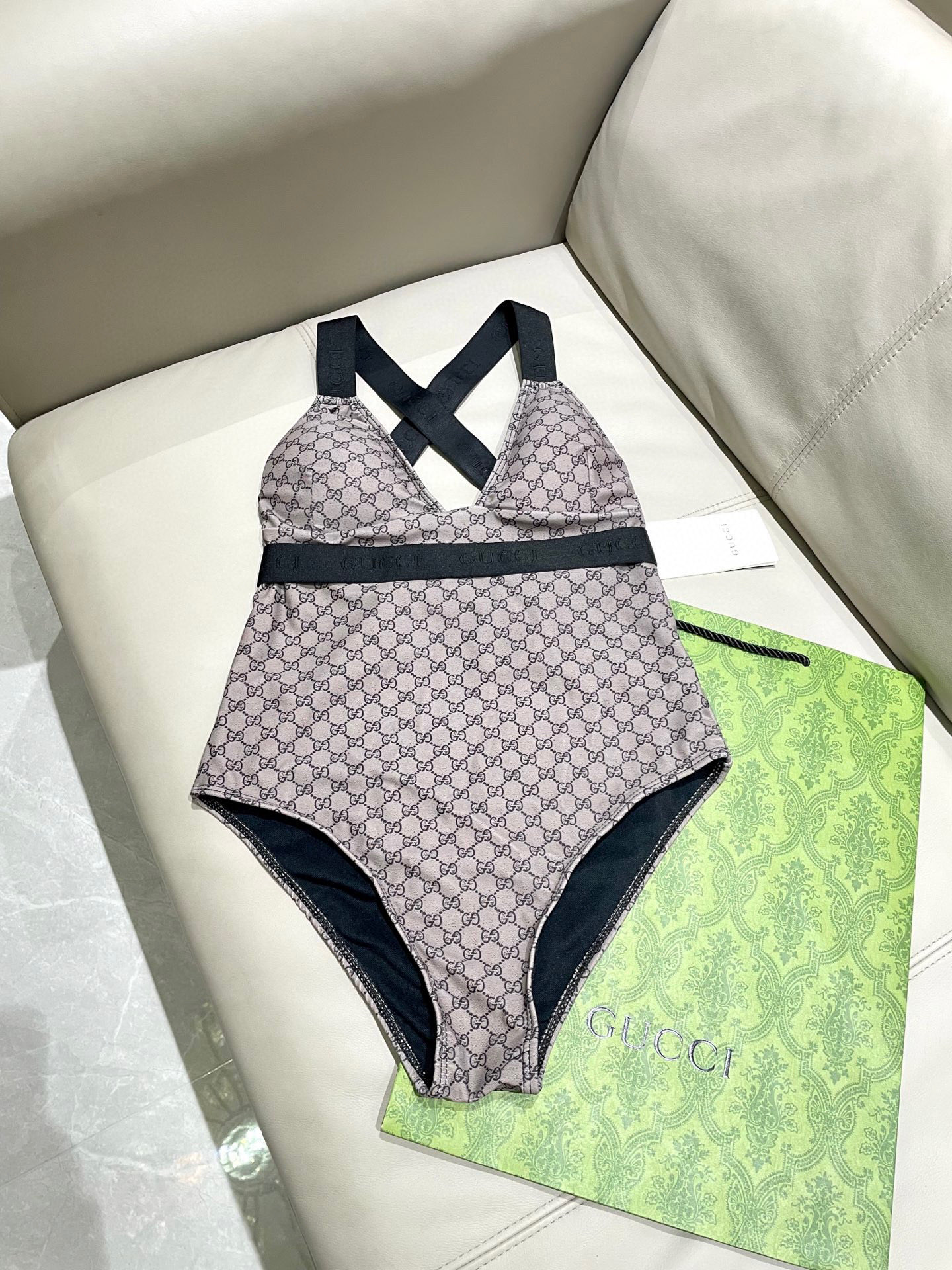  Gucci😍🥰适合多种场景的游泳衣🏊‍♀️海边 游泳池 温泉 水上乐园 漂流都可以😌内搭也完全可以 连