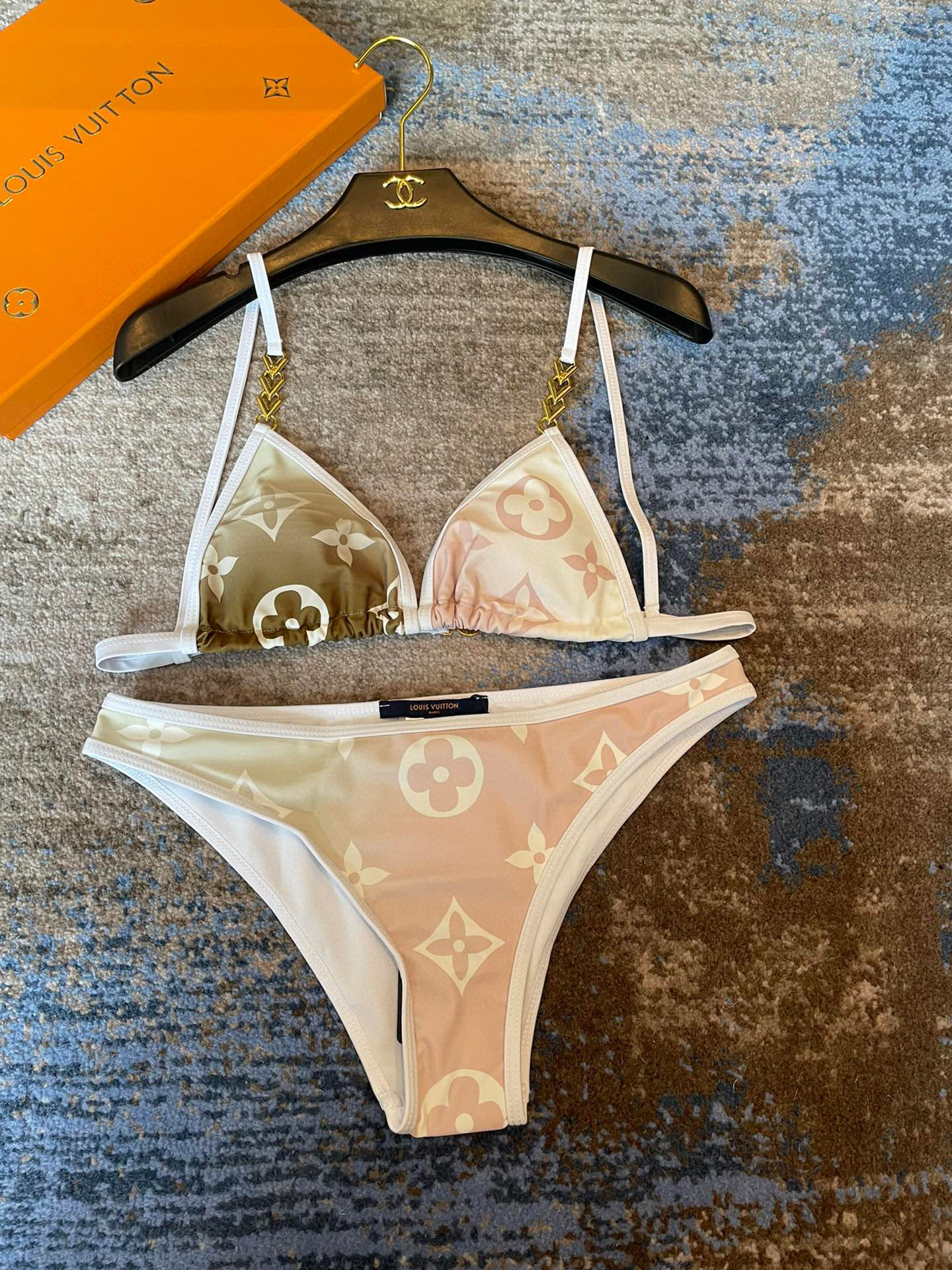  Lv连体泳衣  😍🥰适合多种场景的游泳衣🏊‍♀️海边 游泳池 温泉 水上乐园 漂流都可以😌内搭也完全可