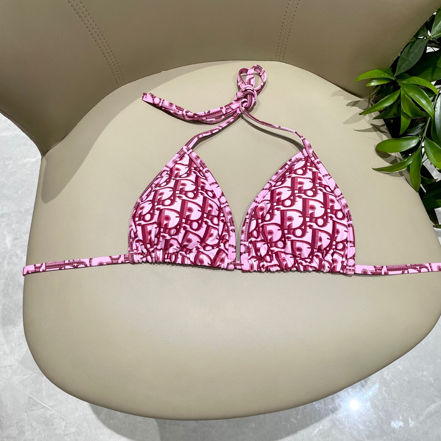 迪奥新款比基尼👙❤️😍🥰适合多种场景的游泳衣🏊‍♀️海边 游泳池 温泉 水上乐园 漂流都可以😌内搭外穿