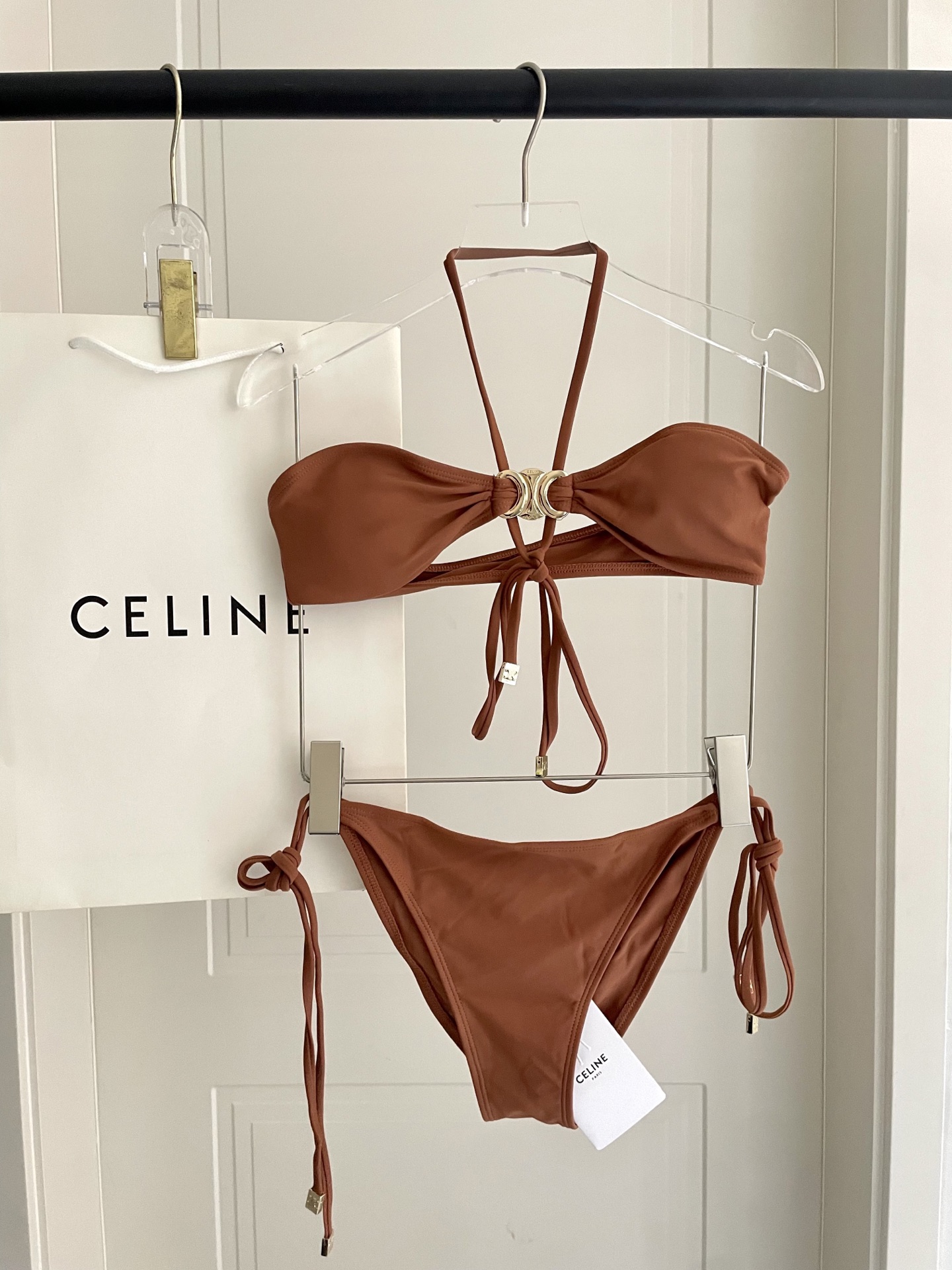  Celien新款比基尼👙 上身超级棒！同步各大专柜发售，自然而然呈现时尚感！十分减龄，具有年轻活力。 