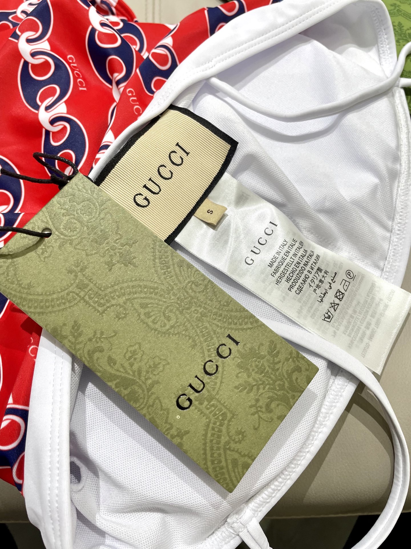  Gucci新款露背拼色连体泳衣 简单大气 适合多种场景的游泳衣🏊‍♀️海边 游泳池 温泉 水上乐园 漂