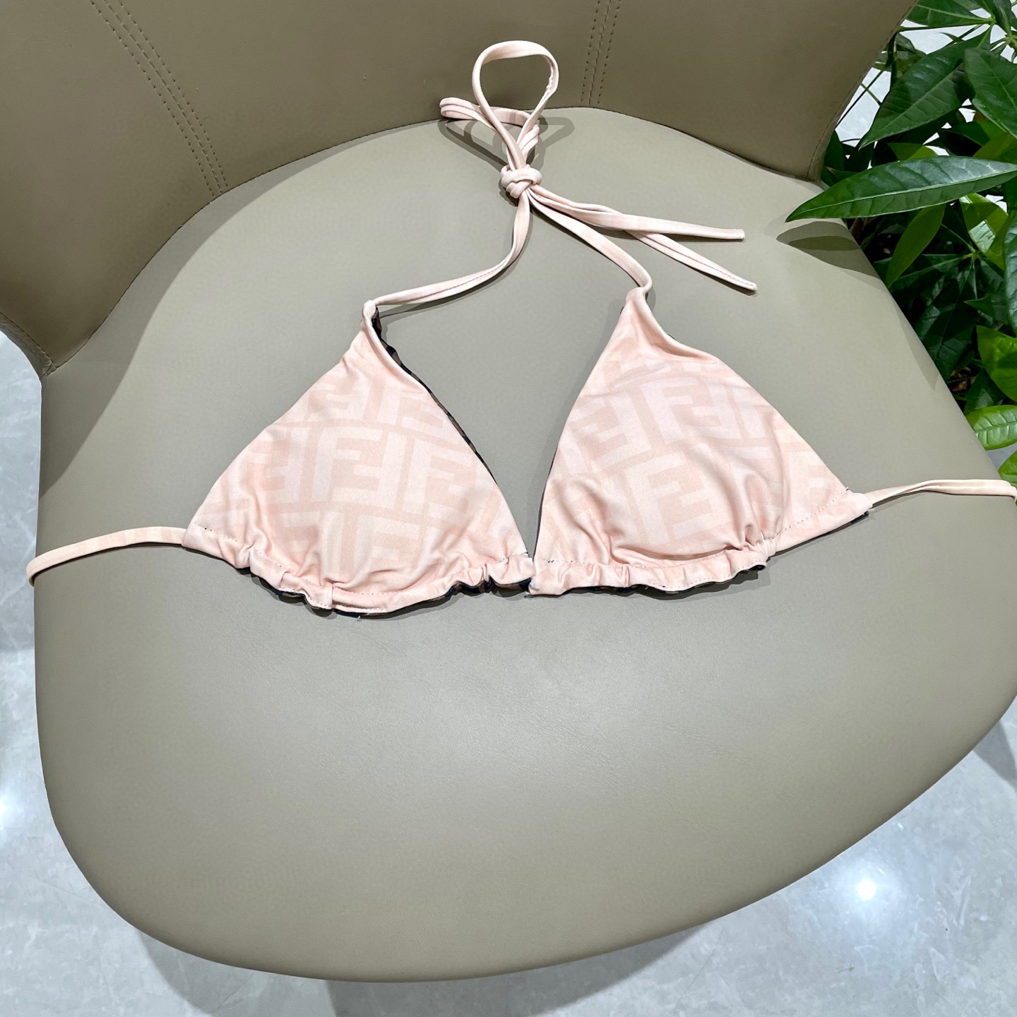 
 芬迪双面可穿比基尼泳衣  😍🥰适合多种场景的游泳衣🏊‍♀️海边 游泳池 温泉 水上乐园 漂流都可以😌
