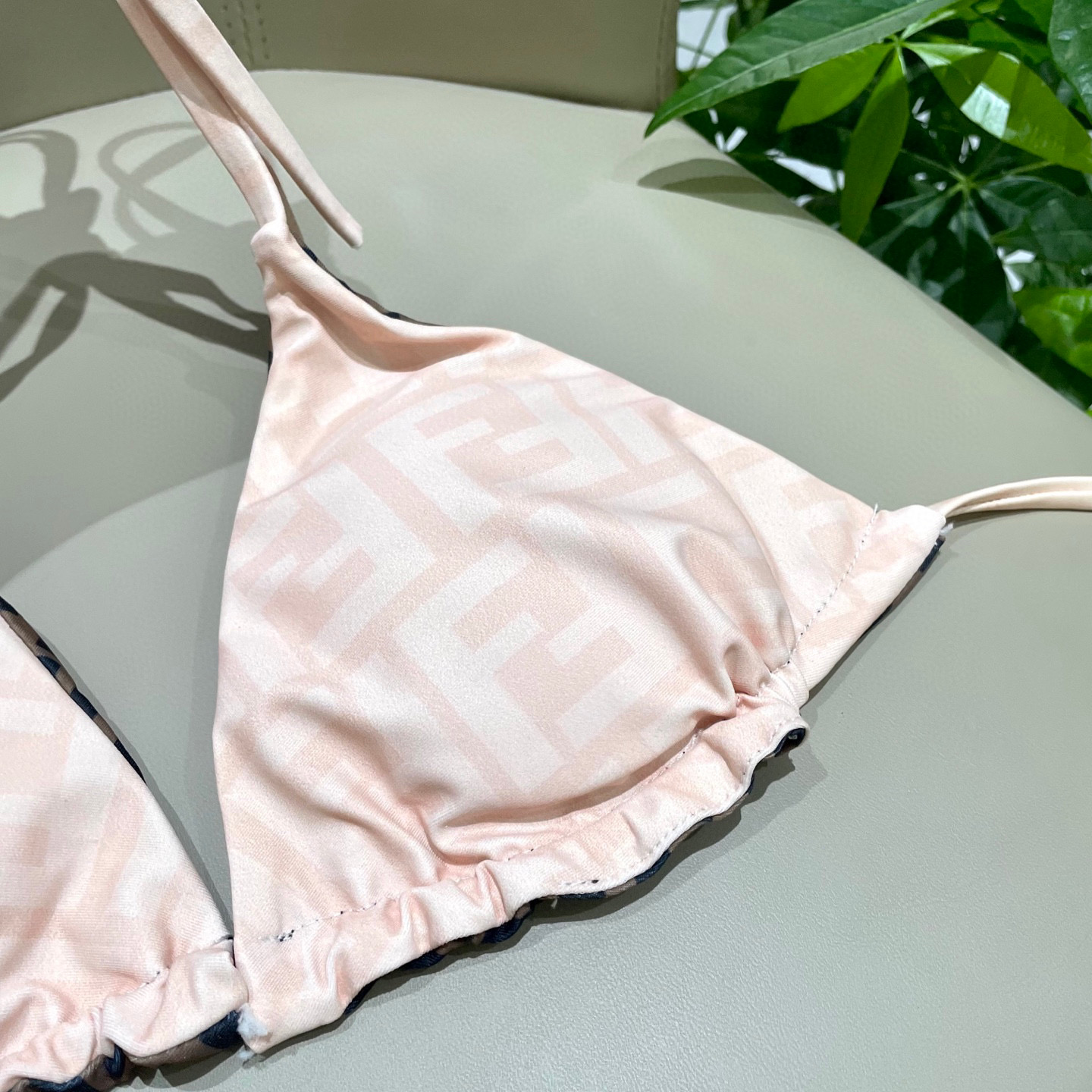 
 芬迪双面可穿比基尼泳衣  😍🥰适合多种场景的游泳衣🏊‍♀️海边 游泳池 温泉 水上乐园 漂流都可以😌