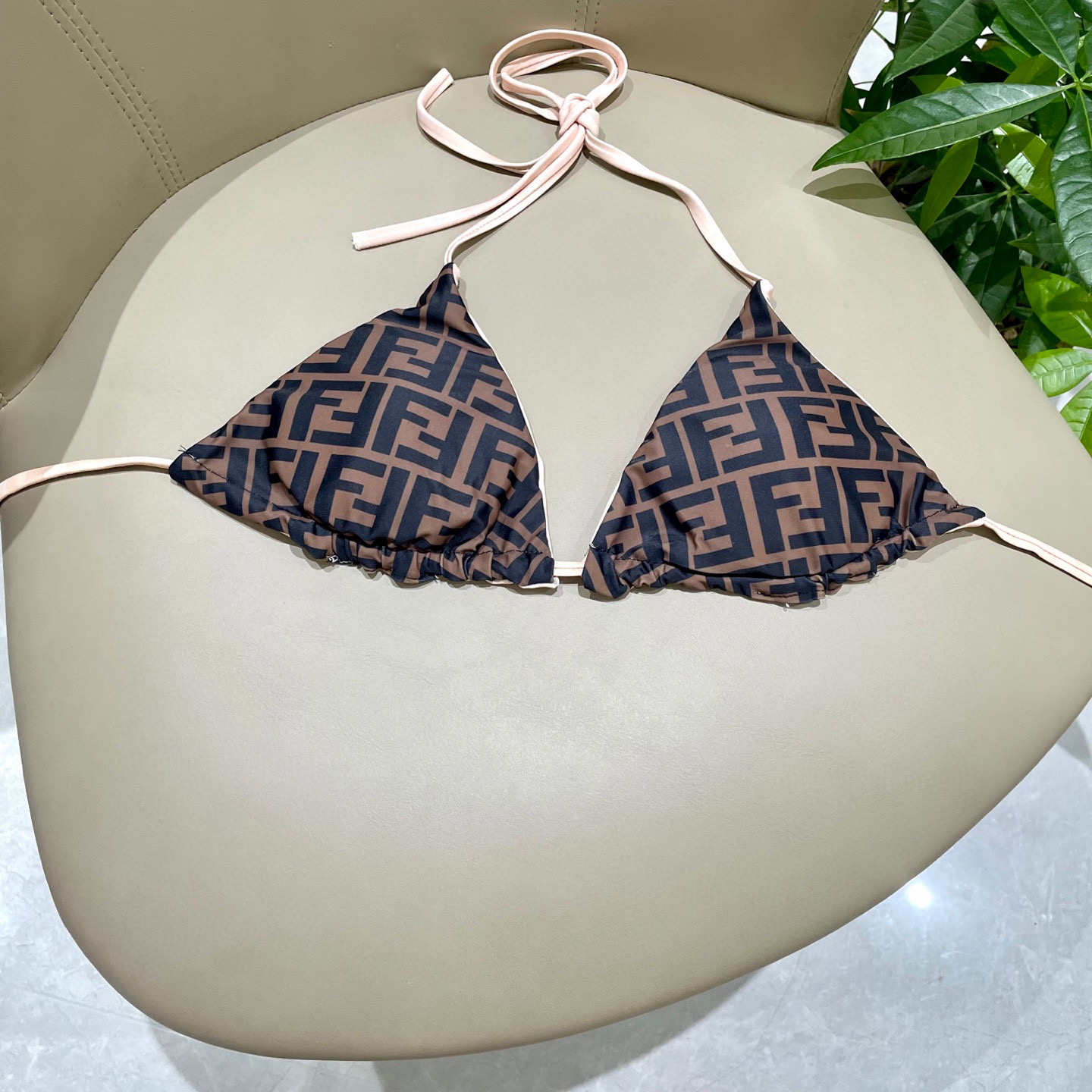 
 芬迪双面可穿比基尼泳衣  😍🥰适合多种场景的游泳衣🏊‍♀️海边 游泳池 温泉 水上乐园 漂流都可以😌
