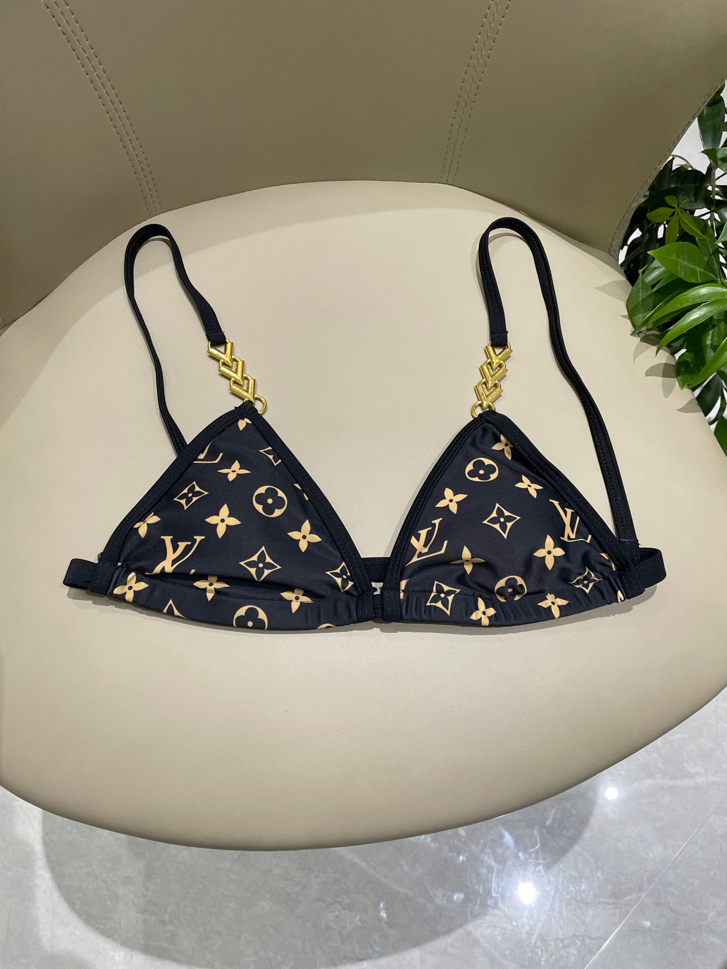 Lv专柜新款分体 对版五金😍🥰适合多种场景的游泳衣🏊‍♀️海边 游泳池 温泉 水上乐园 漂流都可以😌内