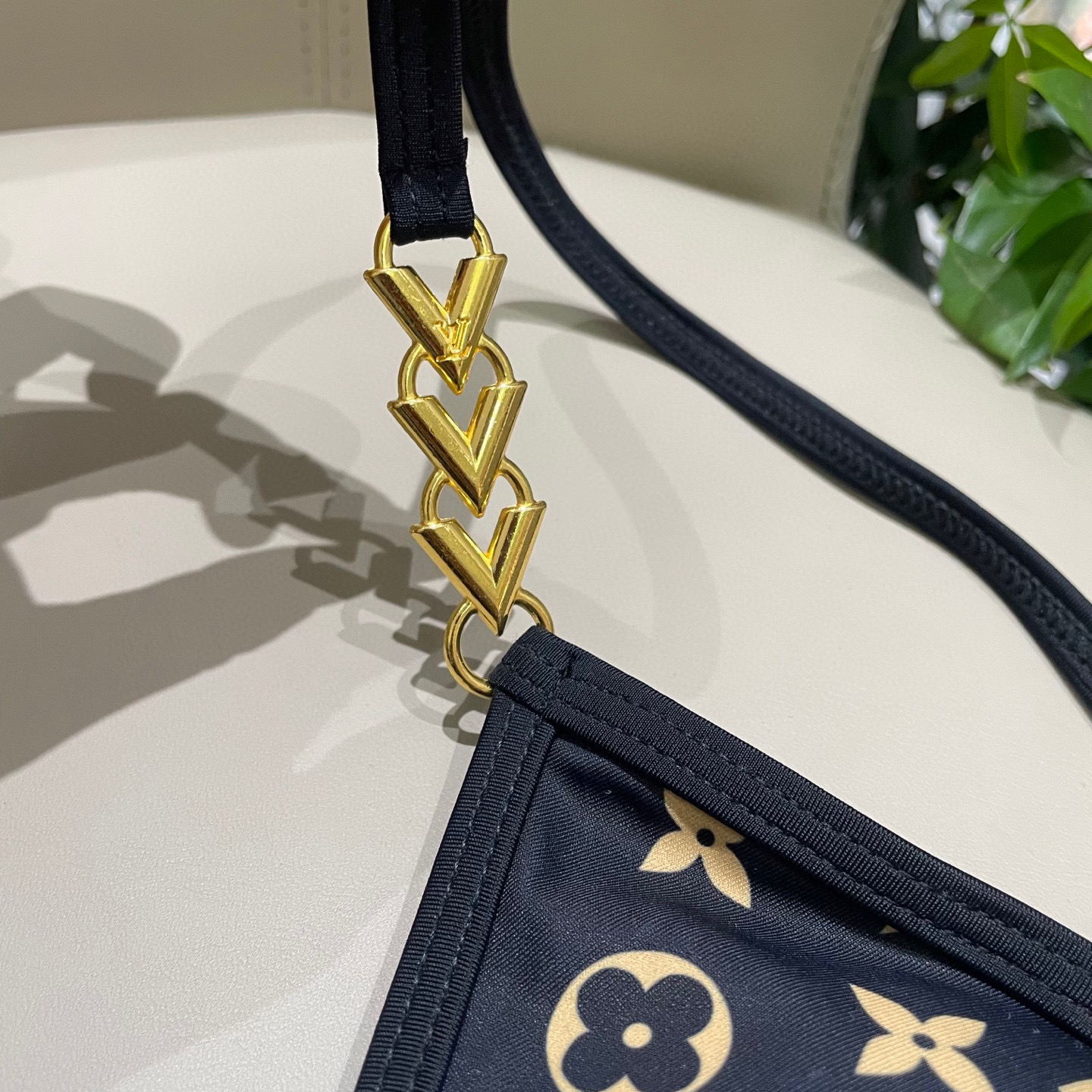  Lv专柜新款分体 对版五金😍🥰适合多种场景的游泳衣🏊‍♀️海边 游泳池 温泉 水上乐园 漂流都可以😌内