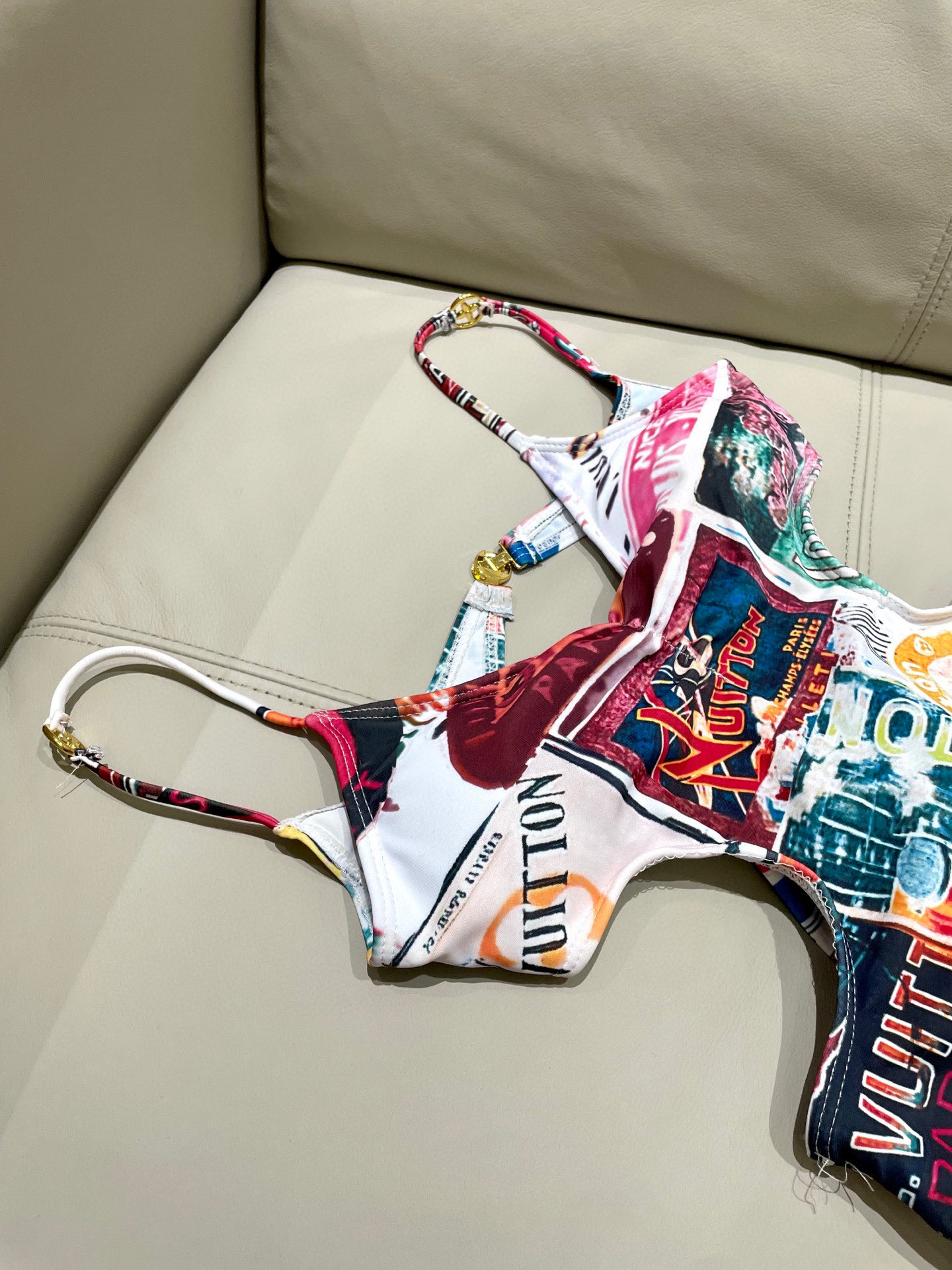  Lv新款连体😍🥰适合多种场景的游泳衣🏊‍♀️海边 游泳池 温泉 水上乐园 漂流都可以😌内搭也完全可以 
