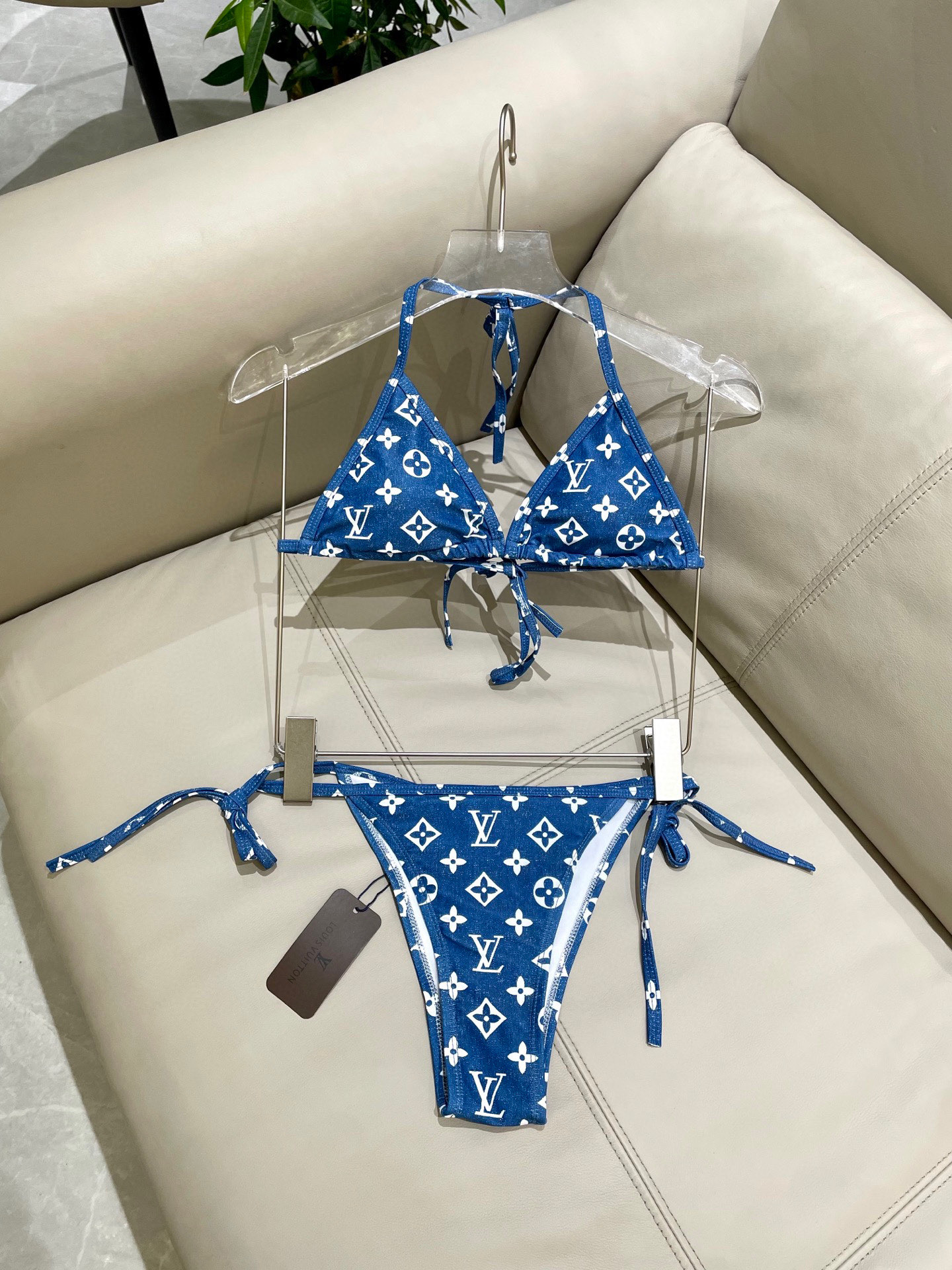  Lv专柜新款分体泳衣😍🥰适合多种场景的游泳衣🏊‍♀️海边 游泳池 温泉 水上乐园 漂流都可以😌内搭也完