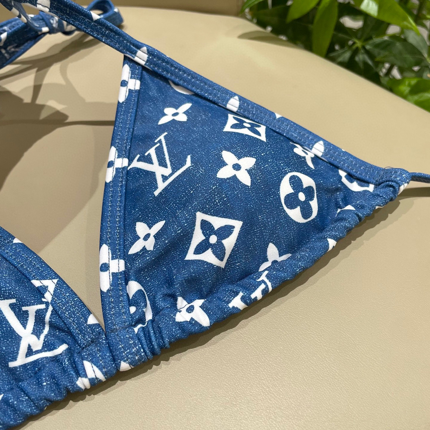  Lv专柜新款分体泳衣😍🥰适合多种场景的游泳衣🏊‍♀️海边 游泳池 温泉 水上乐园 漂流都可以😌内搭也完