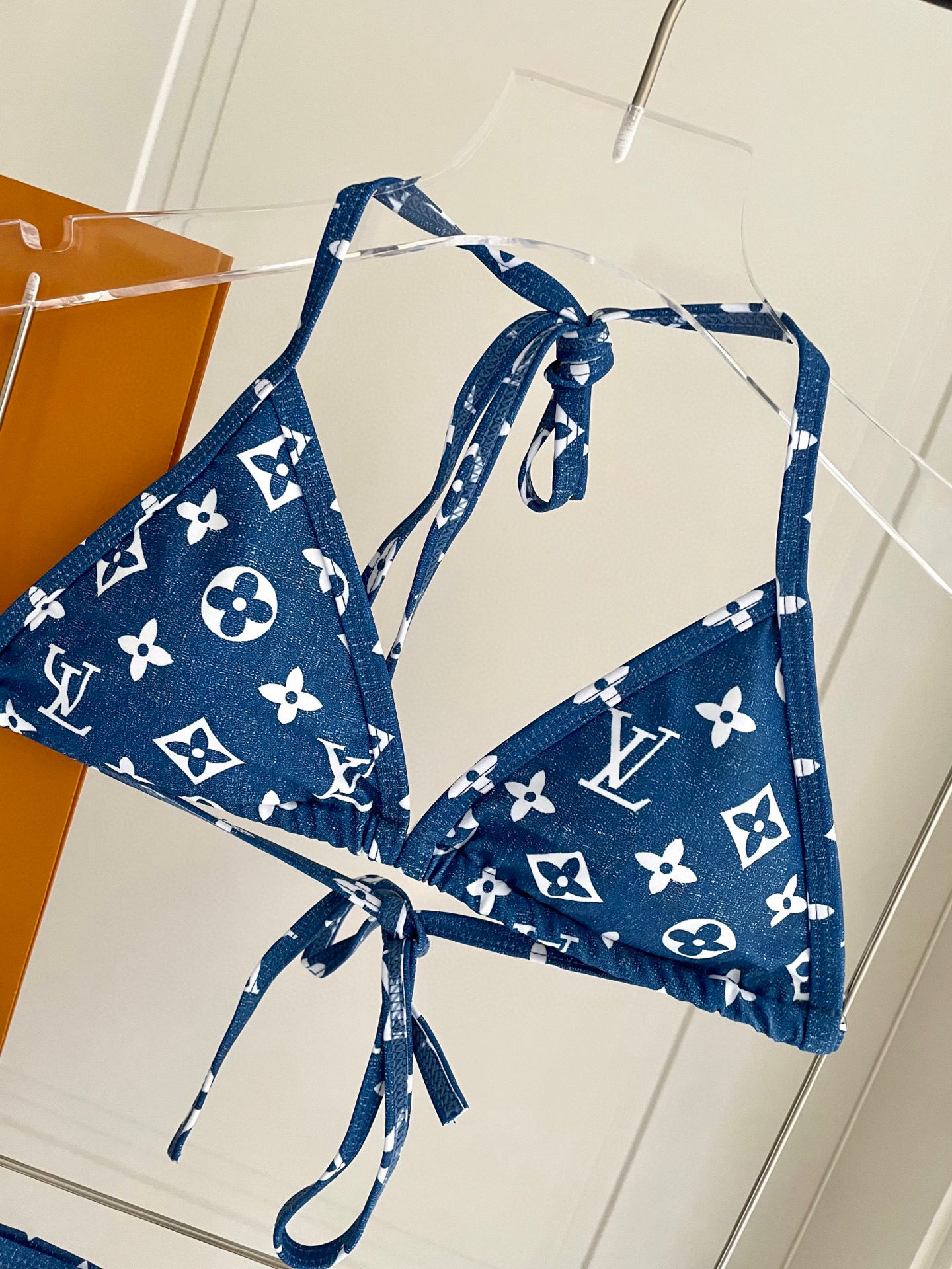  Lv专柜新款分体泳衣😍🥰适合多种场景的游泳衣🏊‍♀️海边 游泳池 温泉 水上乐园 漂流都可以😌内搭也完