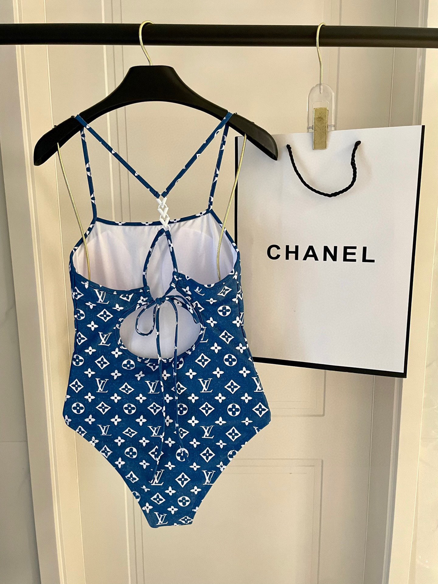  Lv新款👙❤️😍🥰适合多种场景的游泳衣🏊‍♀️海边 游泳池 温泉 水上乐园 漂流都可以😌内搭外穿也完全