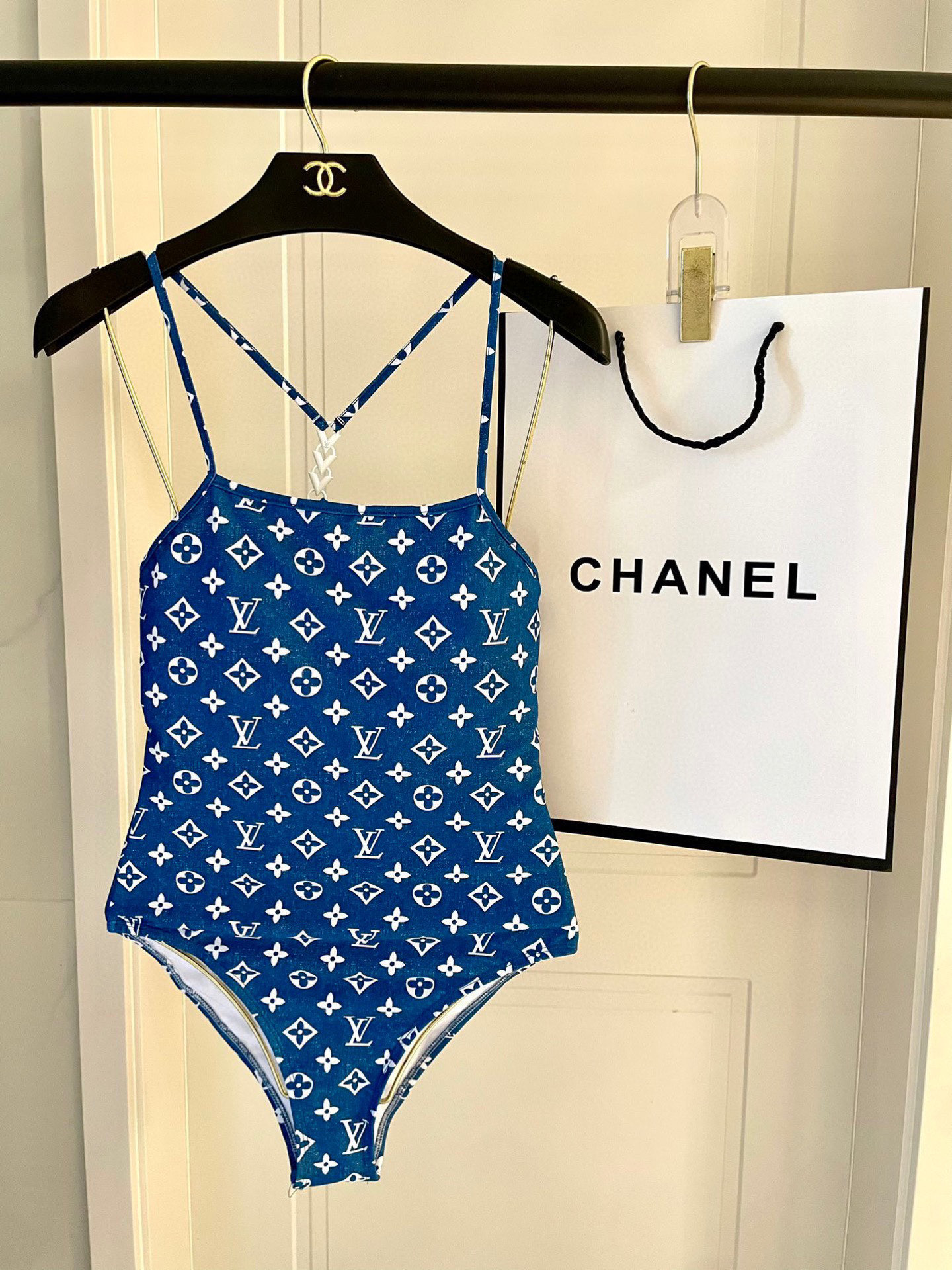  Lv新款👙❤️😍🥰适合多种场景的游泳衣🏊‍♀️海边 游泳池 温泉 水上乐园 漂流都可以😌内搭外穿也完全