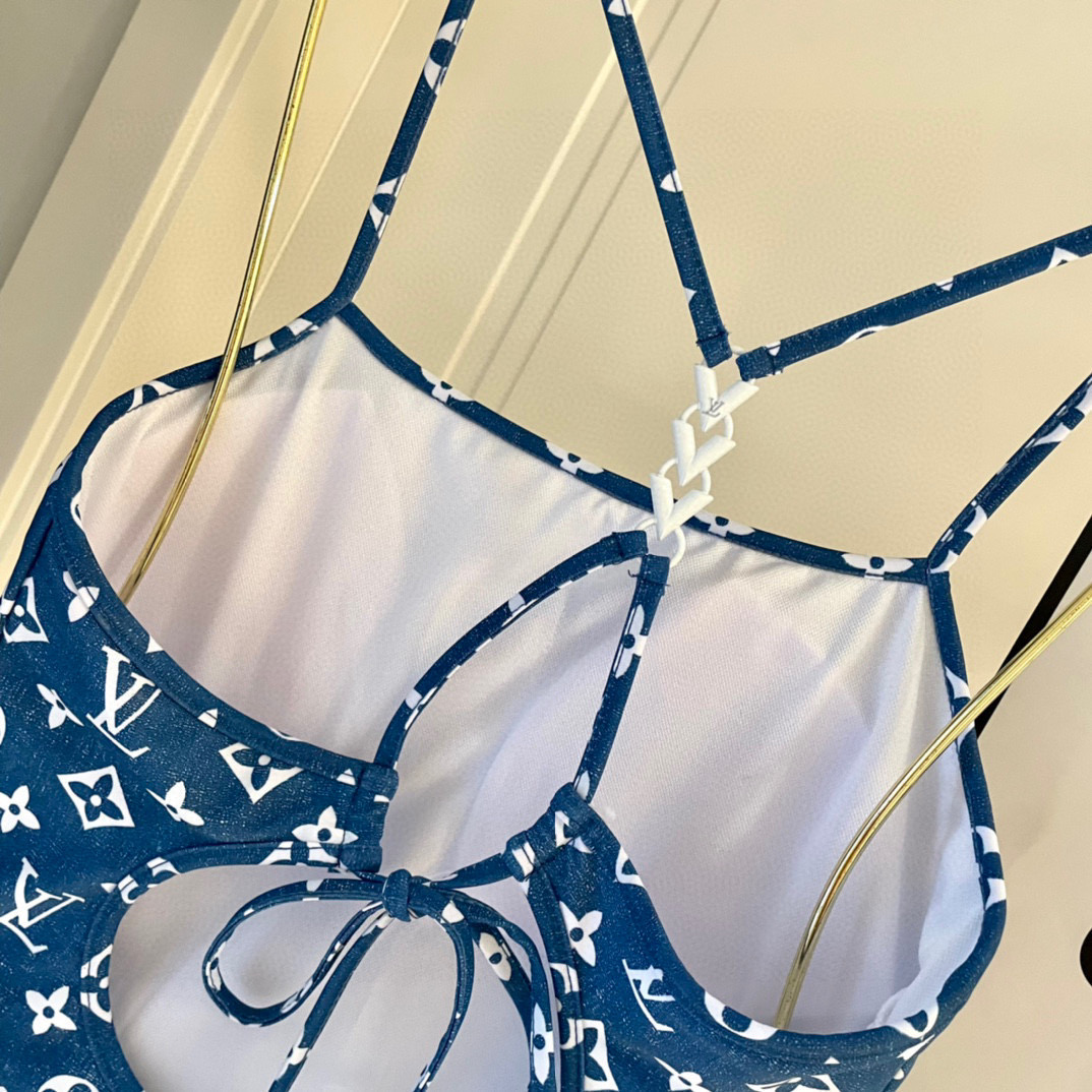  Lv新款👙❤️😍🥰适合多种场景的游泳衣🏊‍♀️海边 游泳池 温泉 水上乐园 漂流都可以😌内搭外穿也完全