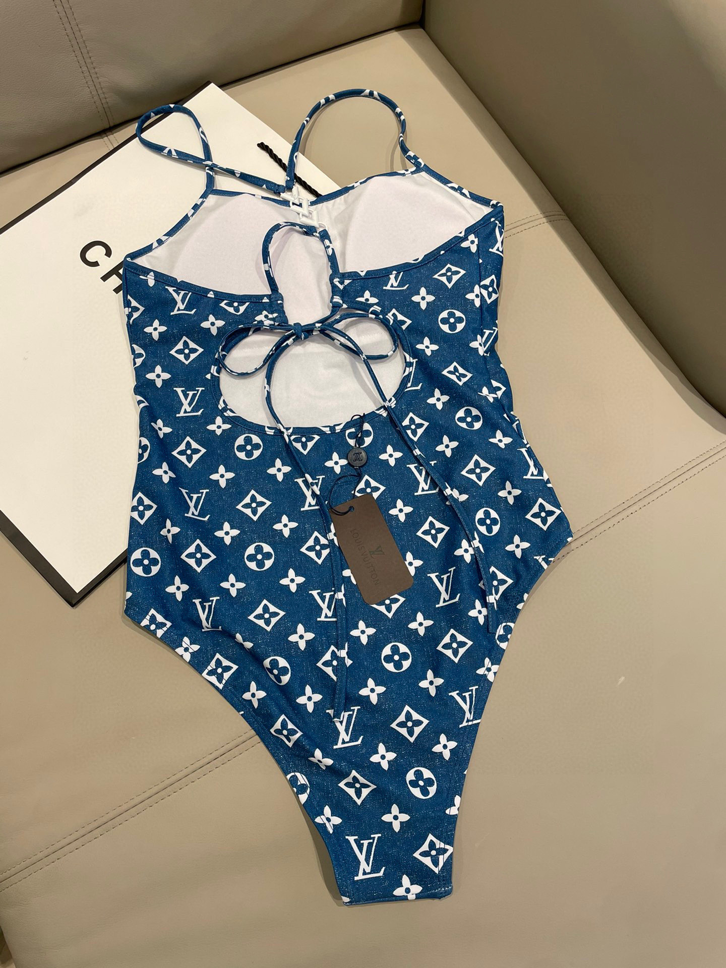  Lv新款👙❤️😍🥰适合多种场景的游泳衣🏊‍♀️海边 游泳池 温泉 水上乐园 漂流都可以😌内搭外穿也完全