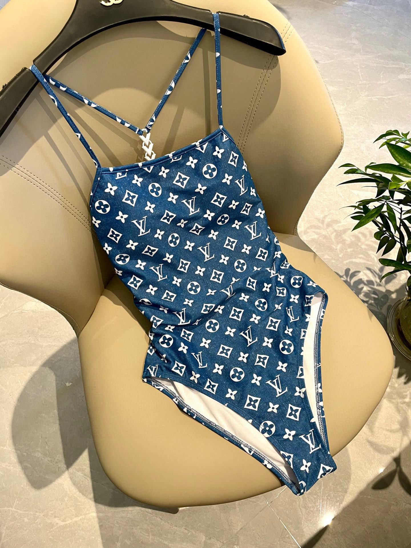  Lv新款👙❤️😍🥰适合多种场景的游泳衣🏊‍♀️海边 游泳池 温泉 水上乐园 漂流都可以😌内搭外穿也完全