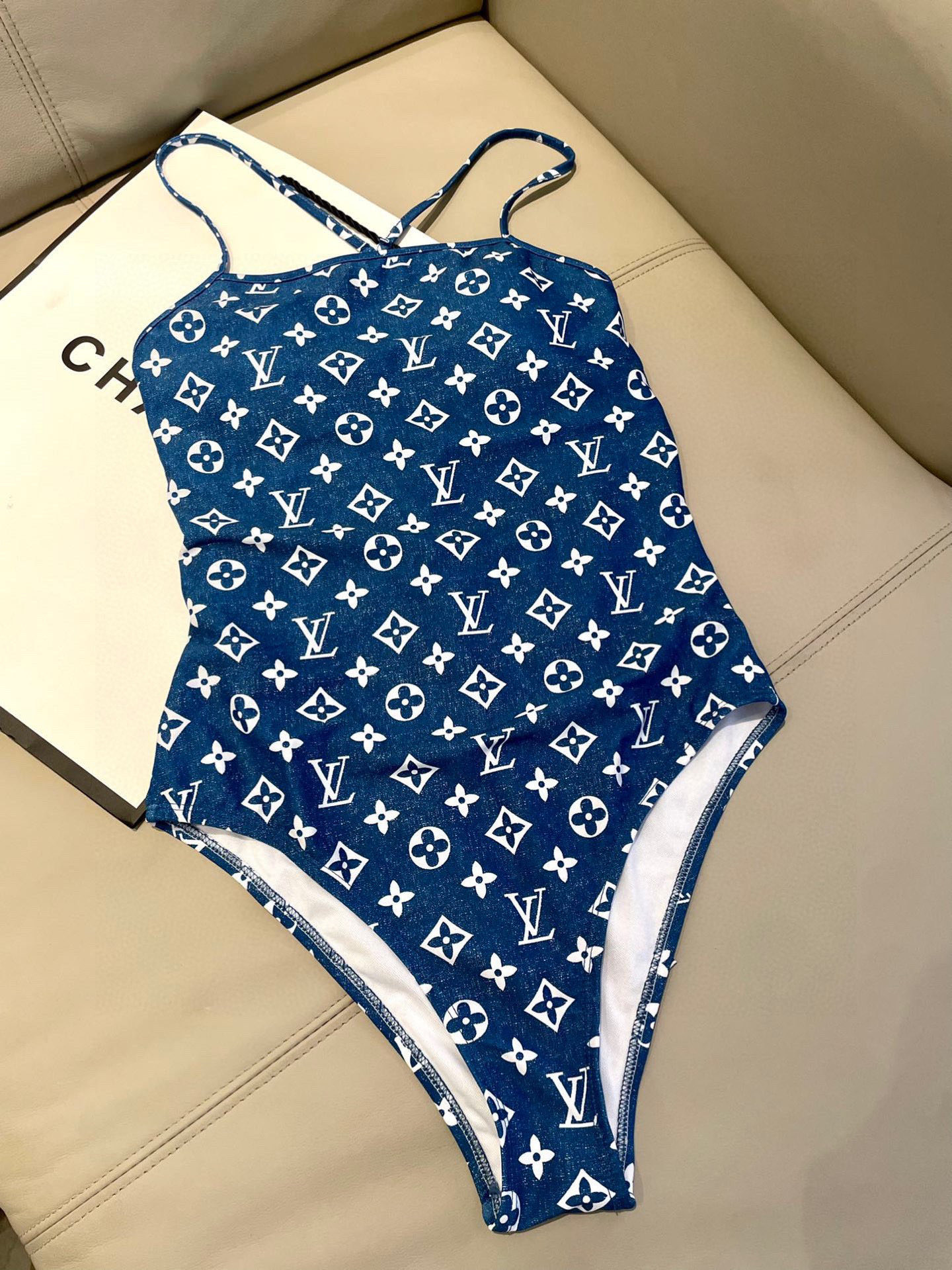  Lv新款👙❤️😍🥰适合多种场景的游泳衣🏊‍♀️海边 游泳池 温泉 水上乐园 漂流都可以😌内搭外穿也完全