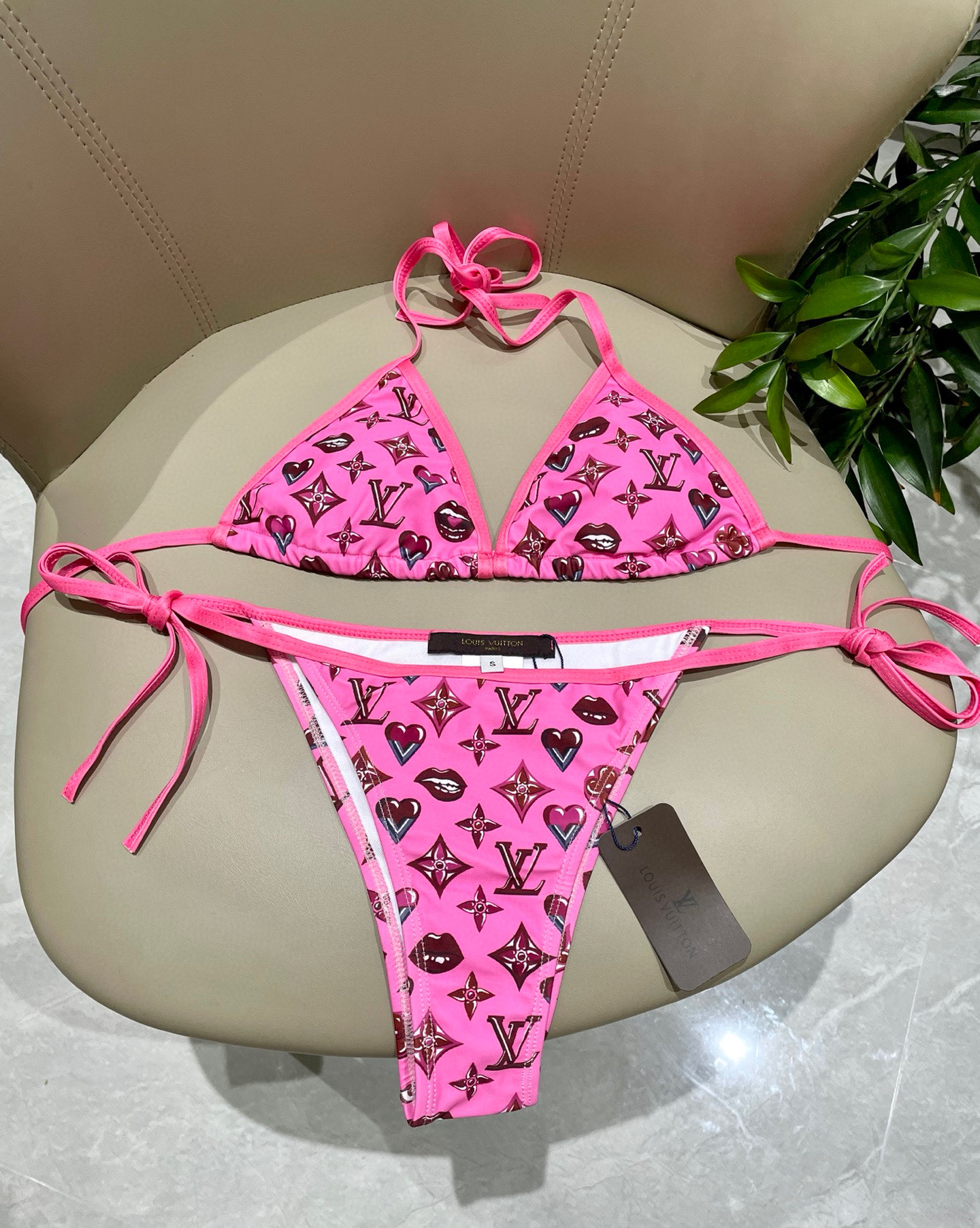  Lv比基尼 简单大气 适合多种场景的游泳衣🏊‍♀️海边 游泳池 温泉 水上乐园 漂流都可以😌内搭也完全