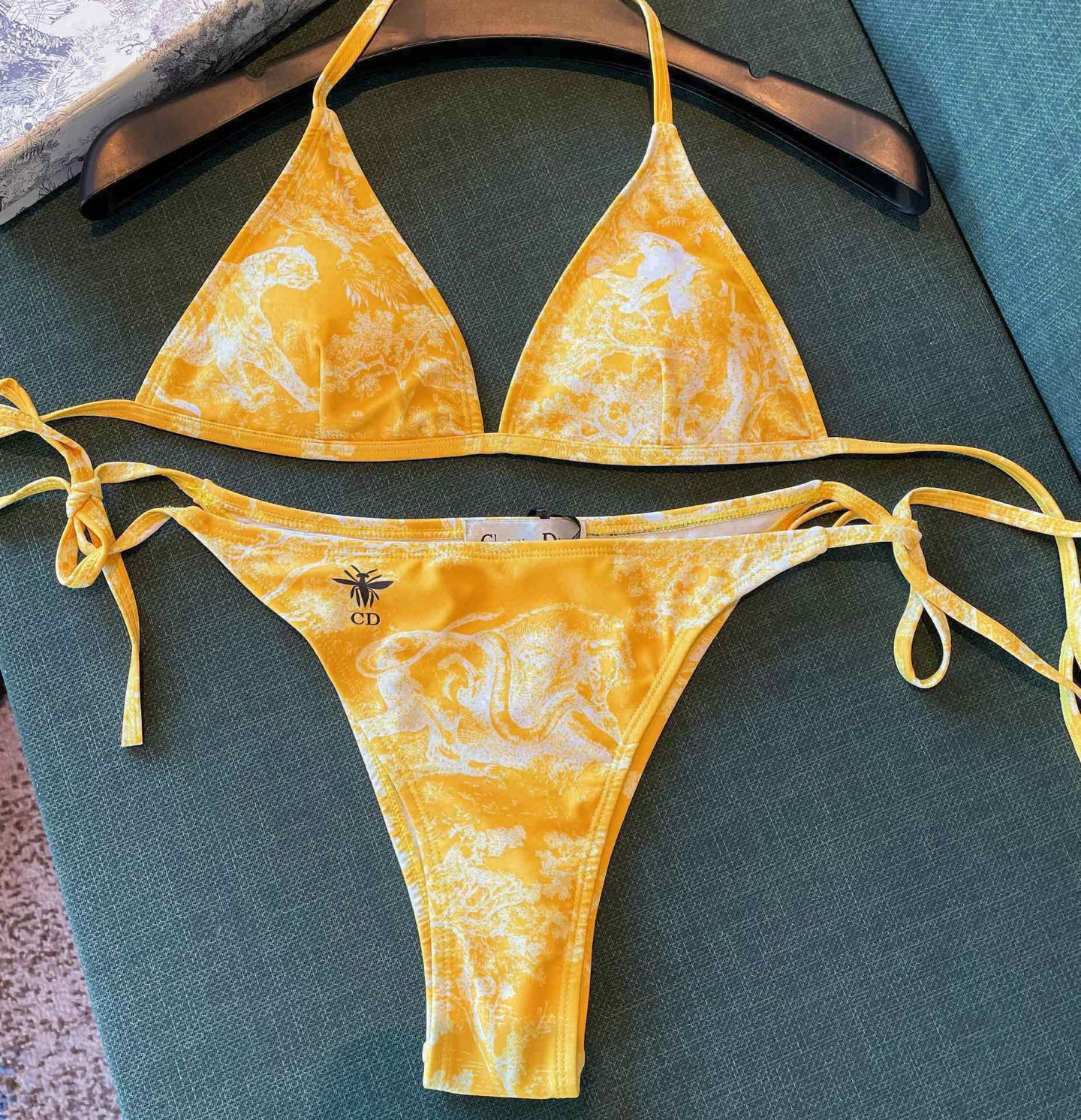  Dior新款泳衣😍🥰适合多种场景的游泳衣🏊‍♀️海边 游泳池 温泉 水上乐园 漂流都可以😌内搭也完全可