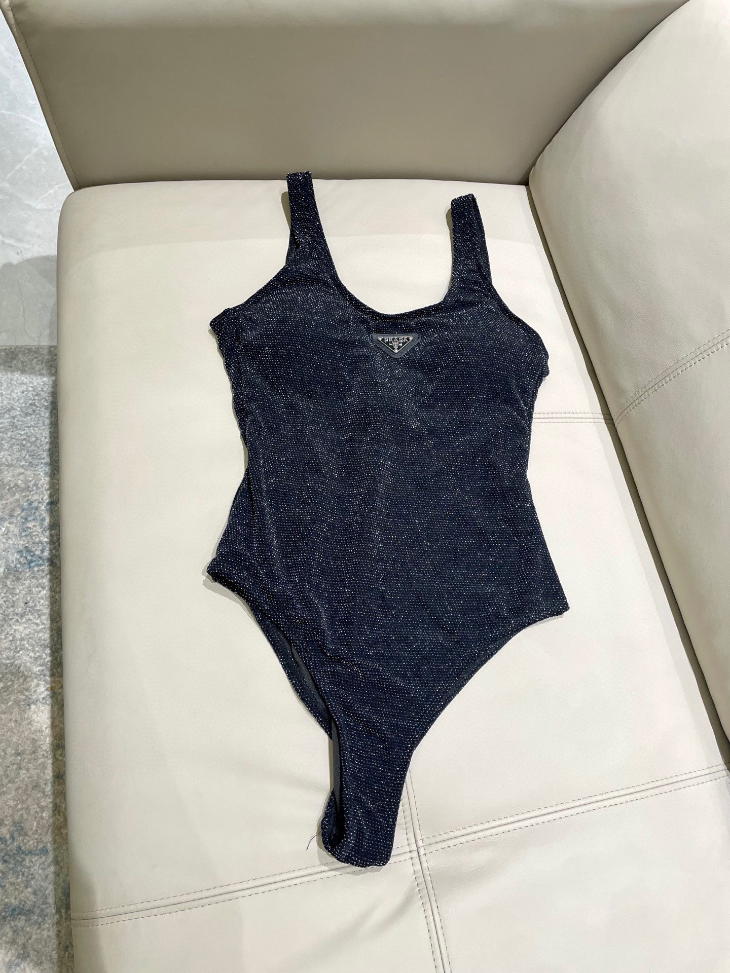  普拉达专柜新款连体泳衣😍🥰适合多种场景的游泳衣🏊‍♀️海边 游泳池 温泉 水上乐园 漂流都可以😌内搭也