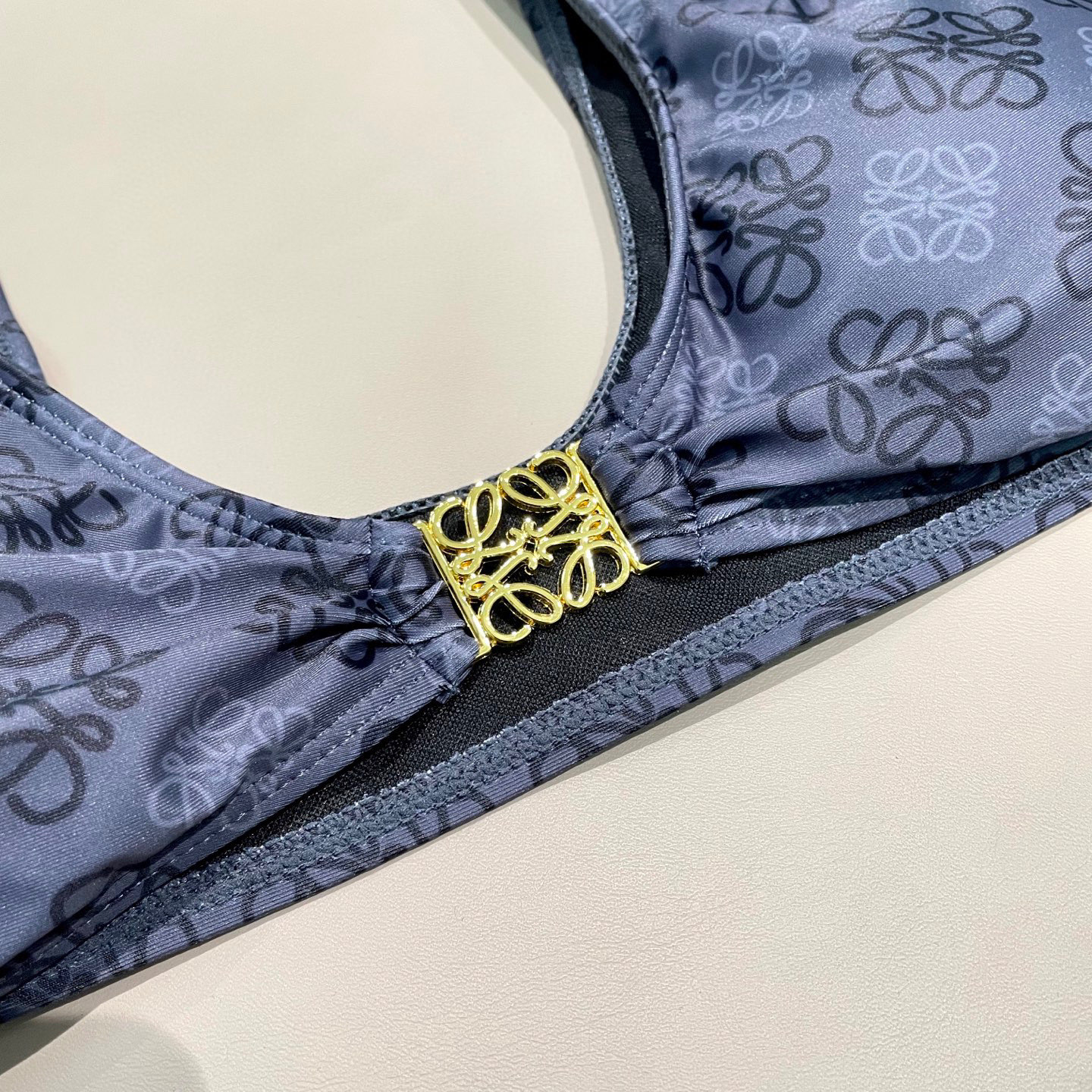  罗意威专柜新款 对版五金😍🥰适合多种场景的游泳衣🏊‍♀️海边 游泳池 温泉 水上乐园 漂流都可以😌内搭