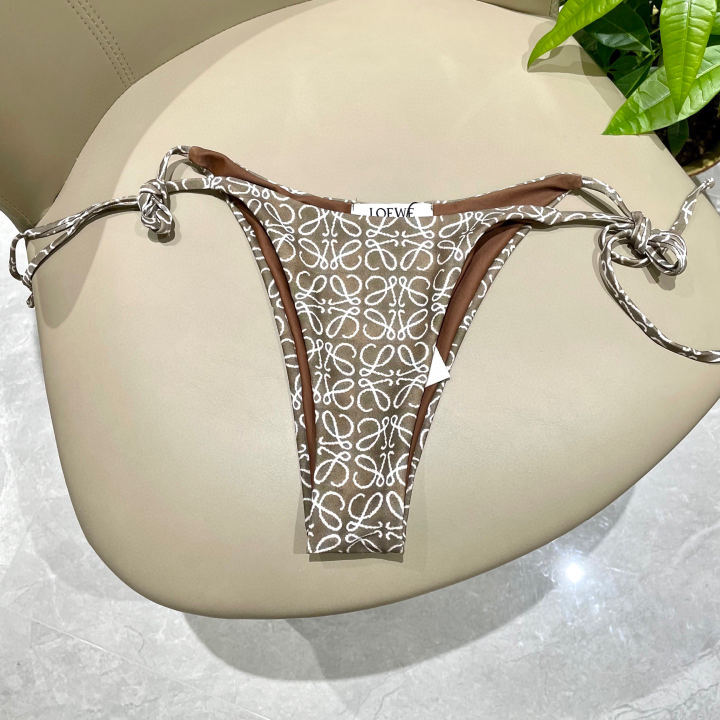  罗意威新款比基尼😍🥰适合多种场景的游泳衣🏊‍♀️海边 游泳池 温泉 水上乐园 漂流都可以😌内搭也完全可
