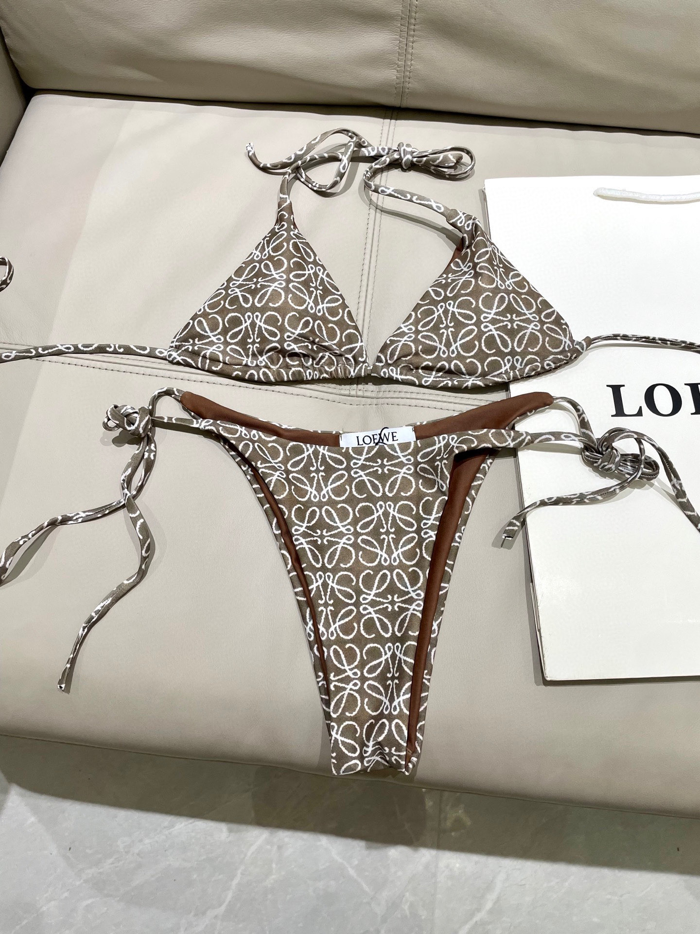  罗意威新款比基尼😍🥰适合多种场景的游泳衣🏊‍♀️海边 游泳池 温泉 水上乐园 漂流都可以😌内搭也完全可