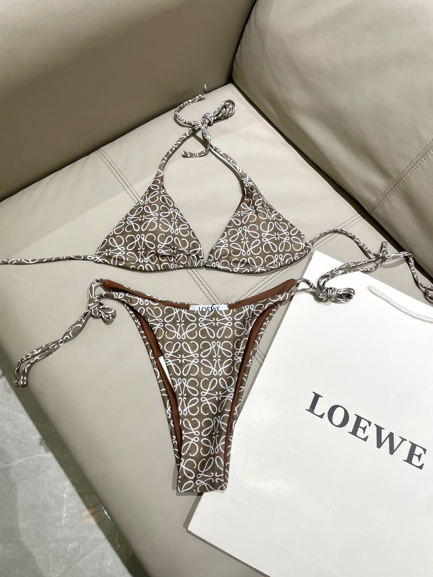  罗意威新款比基尼😍🥰适合多种场景的游泳衣🏊‍♀️海边 游泳池 温泉 水上乐园 漂流都可以😌内搭也完全可
