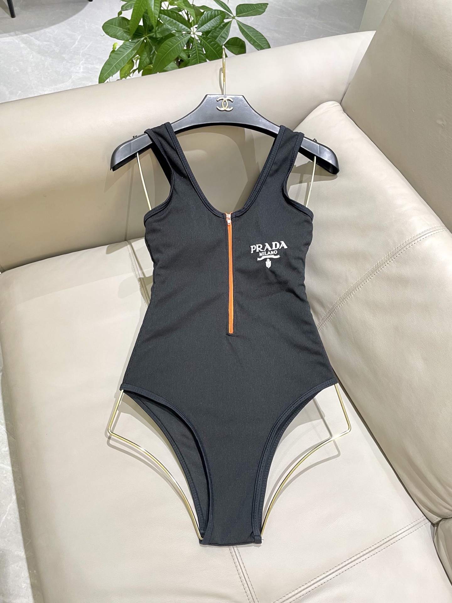  普拉达新款针织连体泳衣  😍🥰适合多种场景的游泳衣🏊‍♀️海边 游泳池 温泉 水上乐园 漂流都可以😌内