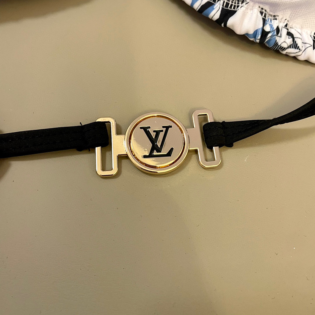  Lv新款比基尼强烈推荐！超显气质 图案印花 给整体造型带来点睛之笔😍🥰适合多种场景的游泳衣🏊‍♀️海边
