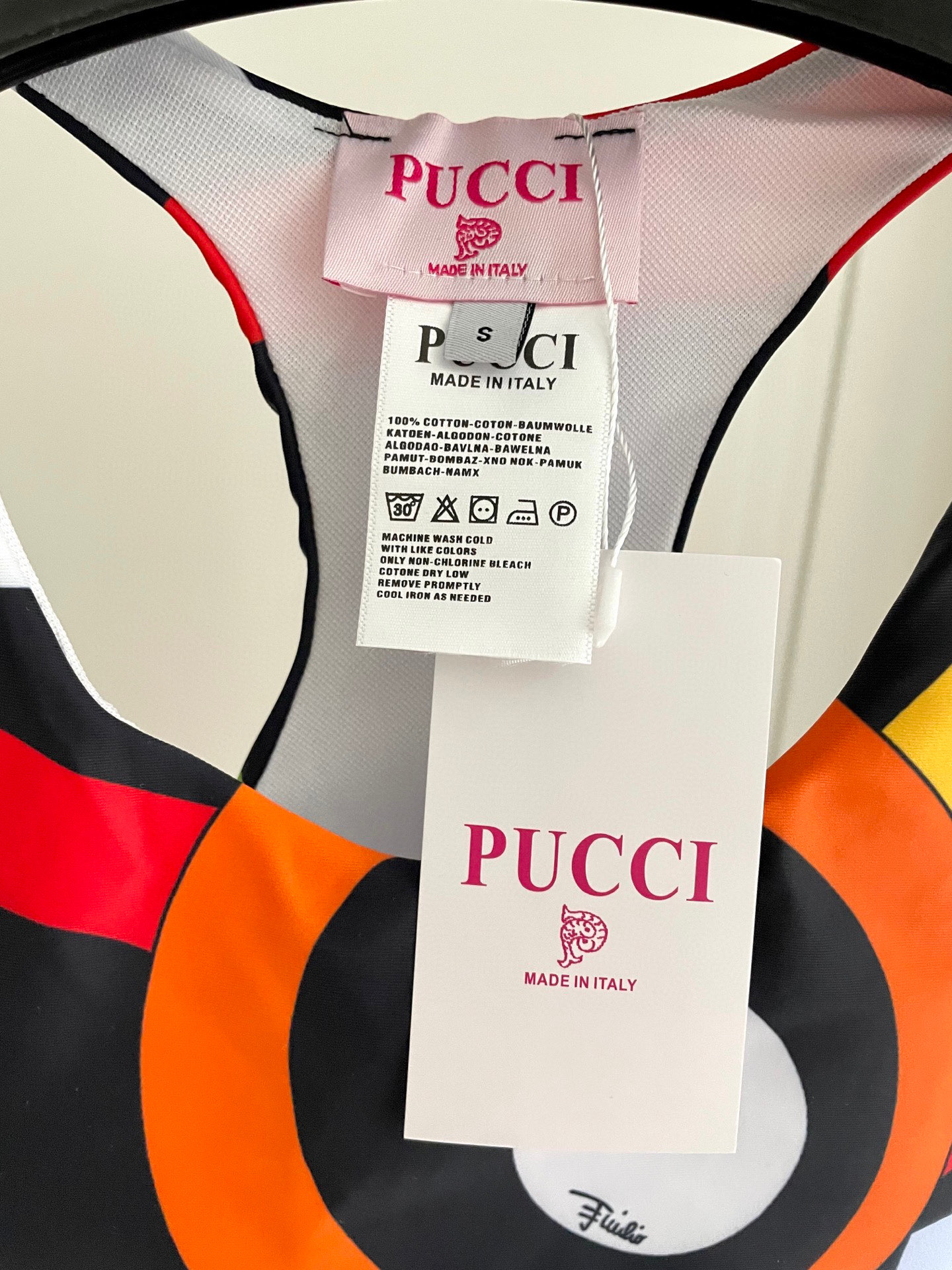 PUCCI新款高弹力健身长款瑜伽服运动套装~小背心➕修身提臀显瘦打底裤
S M L Xl
