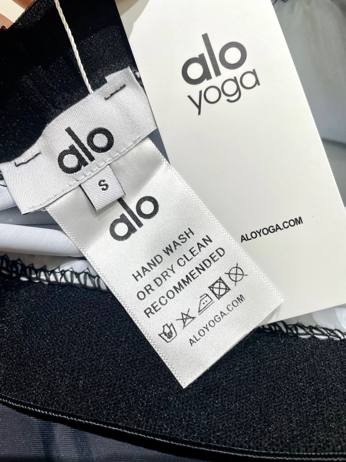  ALO新款高弹力健身长款瑜伽服运动套装~小背心➕修身提臀显瘦打底裤
S M L Xl