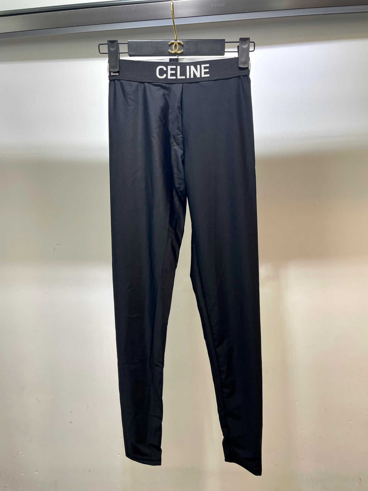  Celine新款高弹力健身短款瑜伽服运动套装~小背心➕修身提臀显瘦打底裤脚 
S M L Xl