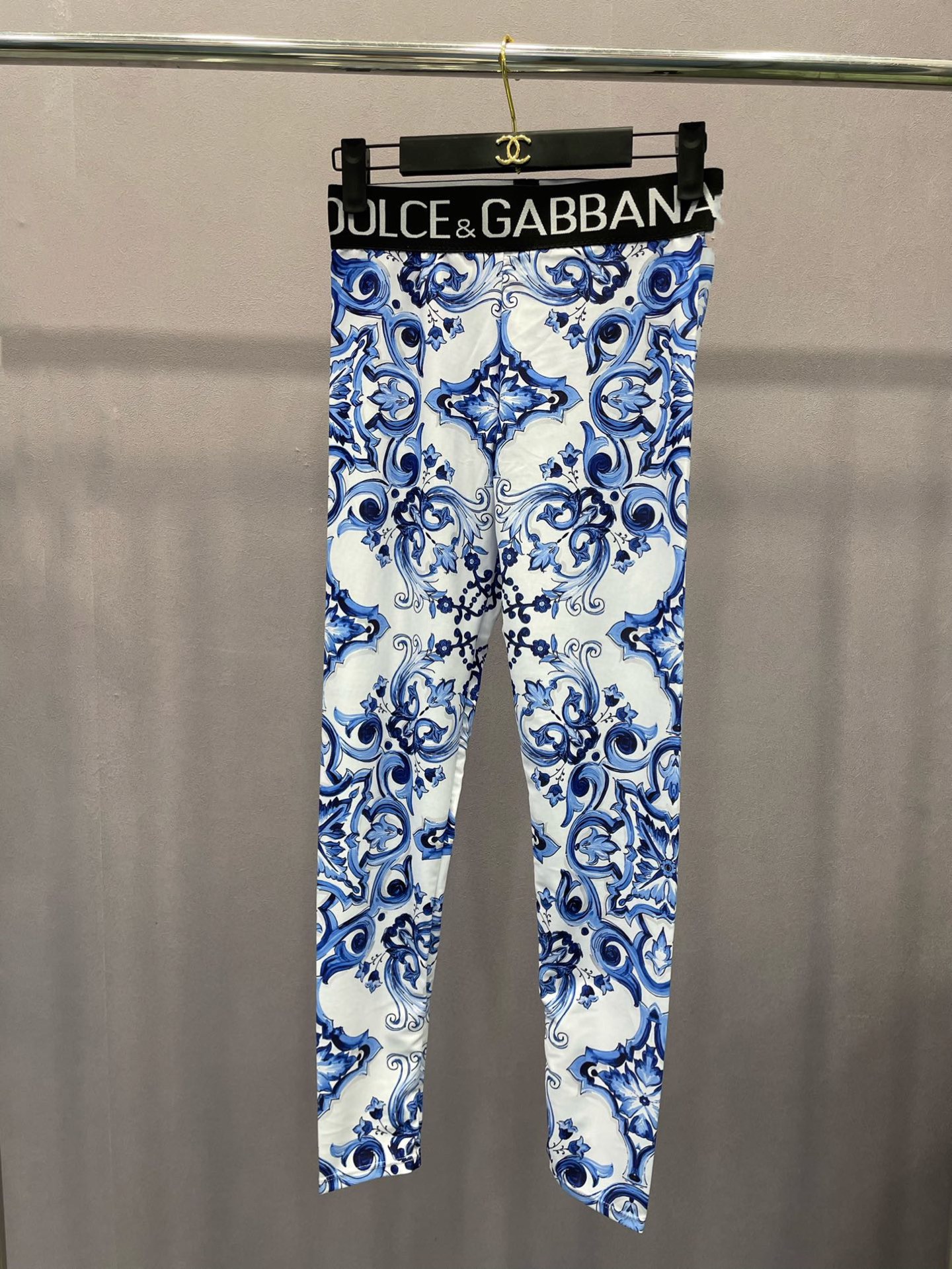  DG新款高弹力健身短款瑜伽服运动套装~小背心➕修身提臀显瘦打底裤脚 
S M L Xl