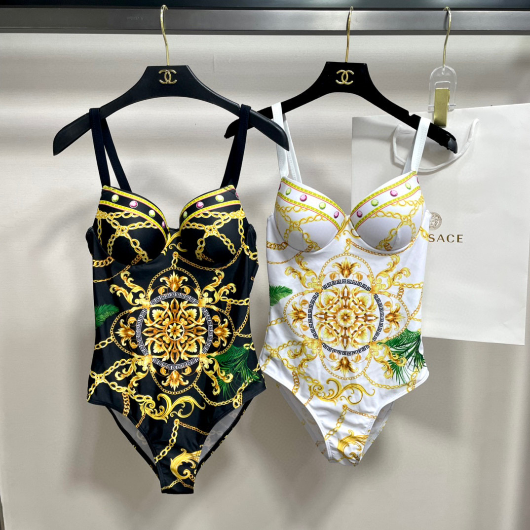 范思哲新款比基尼时尚潮流款 😍🥰适合多种场景的游泳衣🏊‍♀️海边 游泳池 温泉 水上乐园 漂流都可以😌内