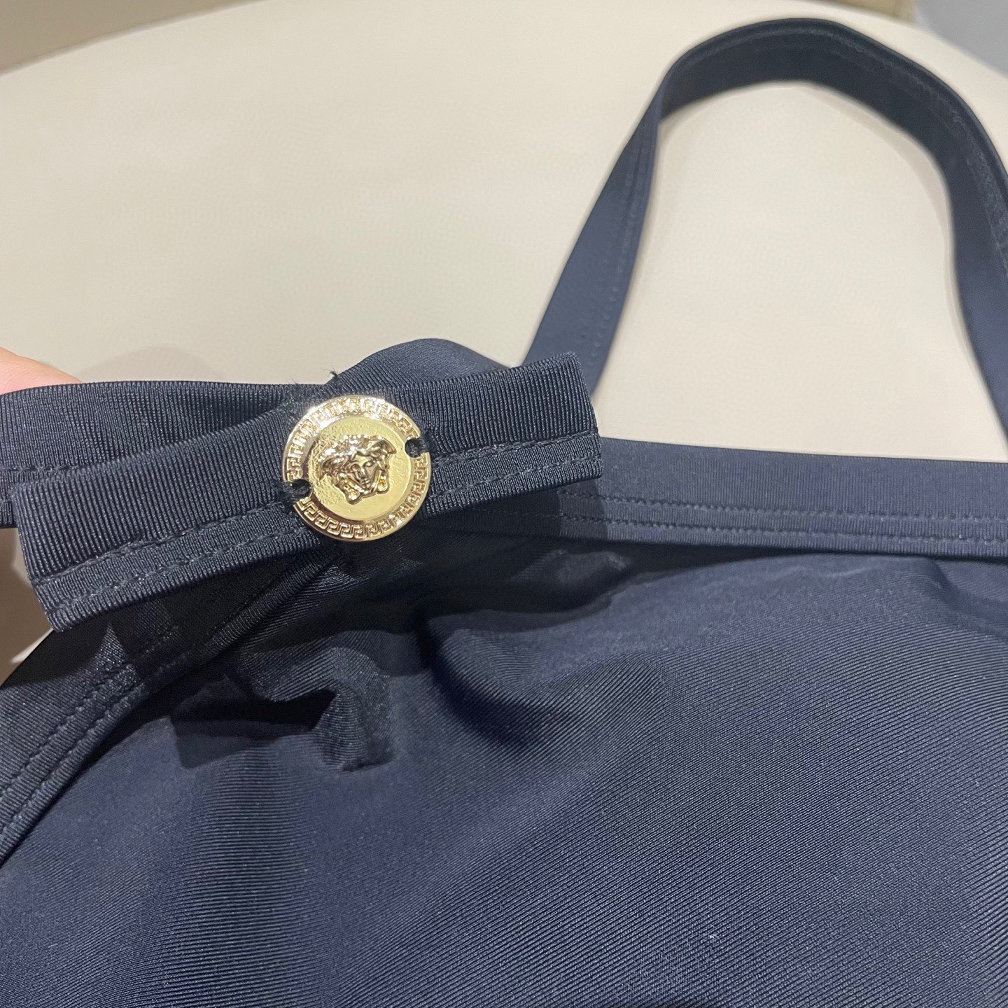  Celine新款比基尼👙 上身超级棒！同步各大专柜发售，自然而然呈现时尚感！十分减龄，具有年轻活力。 