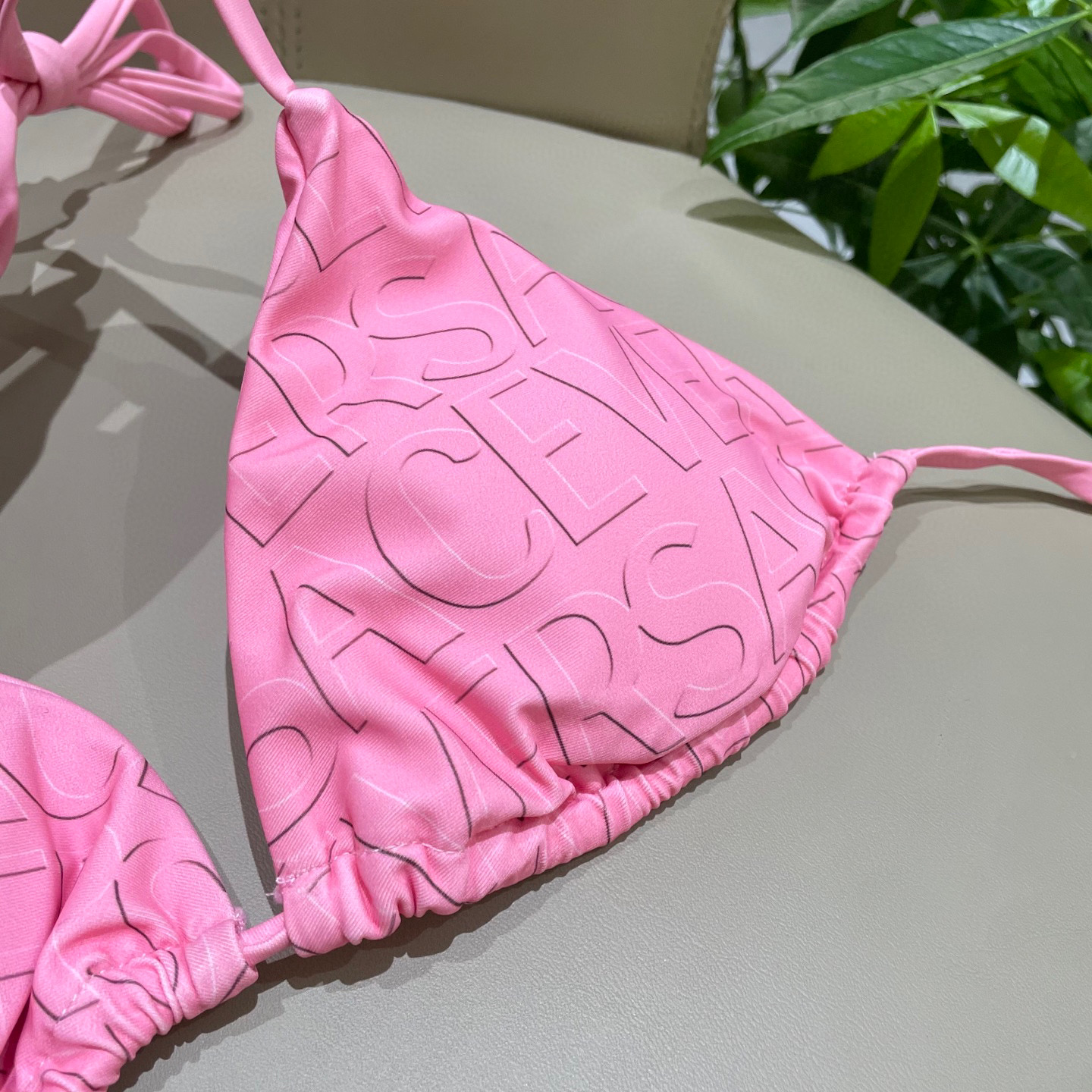  范思哲专柜新款分体泳衣😍🥰适合多种场景的游泳衣🏊‍♀️海边 游泳池 温泉 水上乐园 漂流都可以😌内搭也