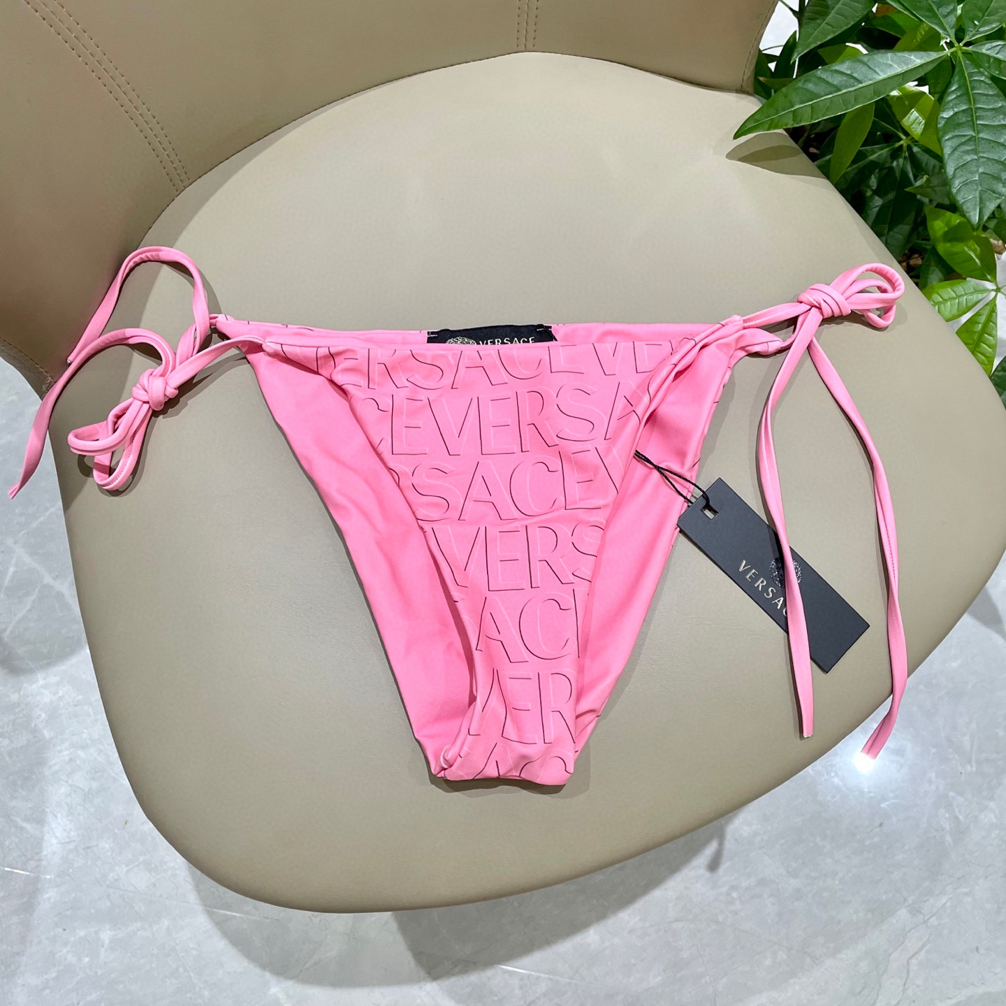  范思哲专柜新款分体泳衣😍🥰适合多种场景的游泳衣🏊‍♀️海边 游泳池 温泉 水上乐园 漂流都可以😌内搭也