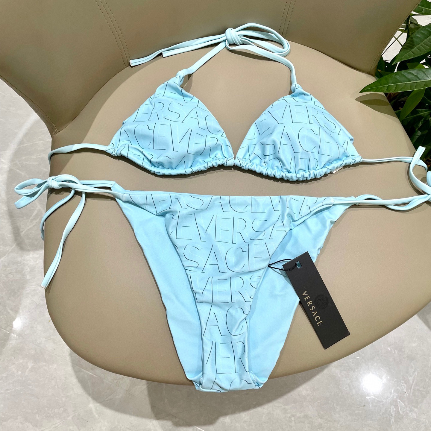  范思哲专柜新款分体泳衣😍🥰适合多种场景的游泳衣🏊‍♀️海边 游泳池 温泉 水上乐园 漂流都可以😌内搭也